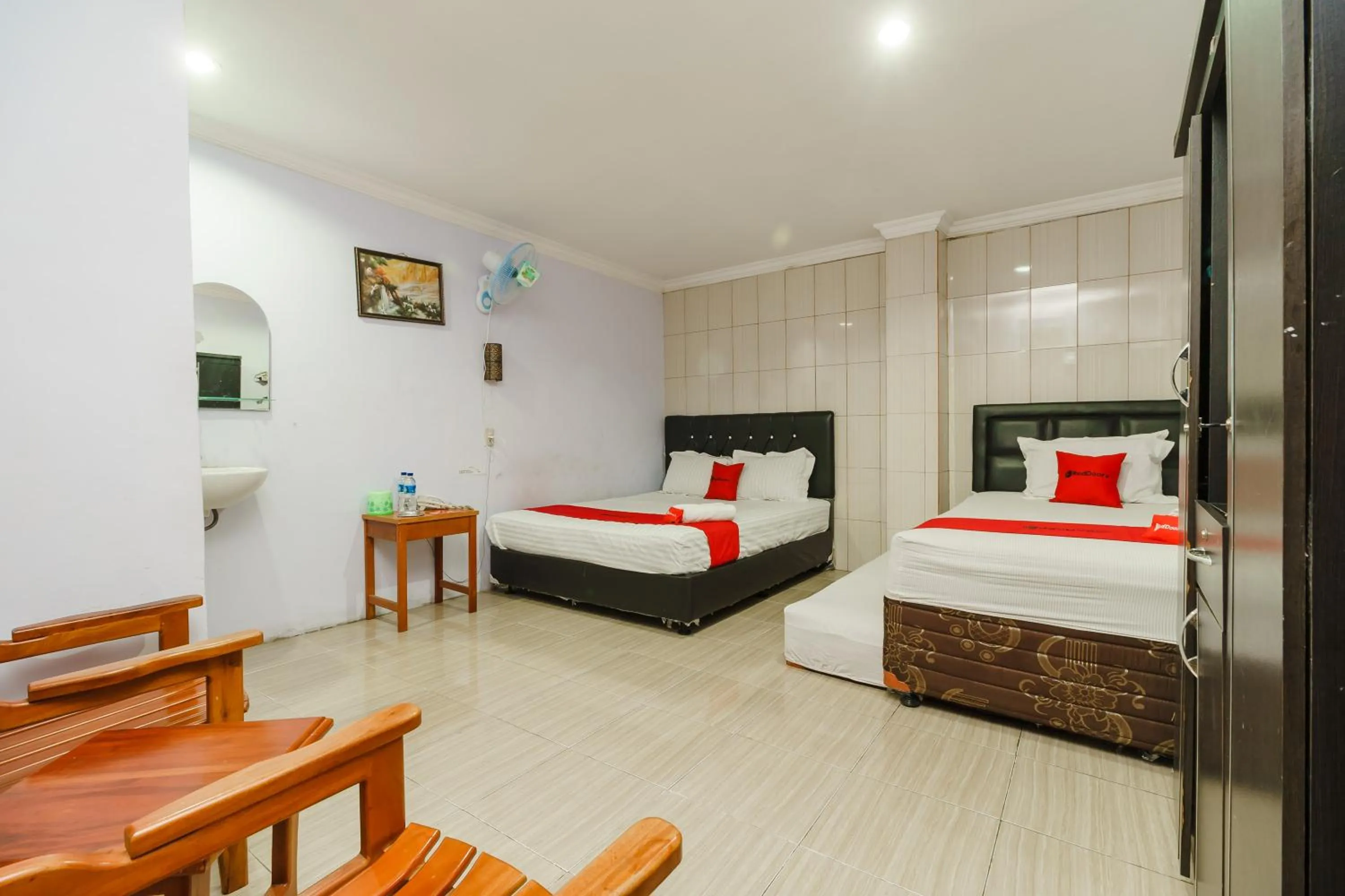 Bed in RedDoorz at Sedayu 2 Near Danau Toba Parapat