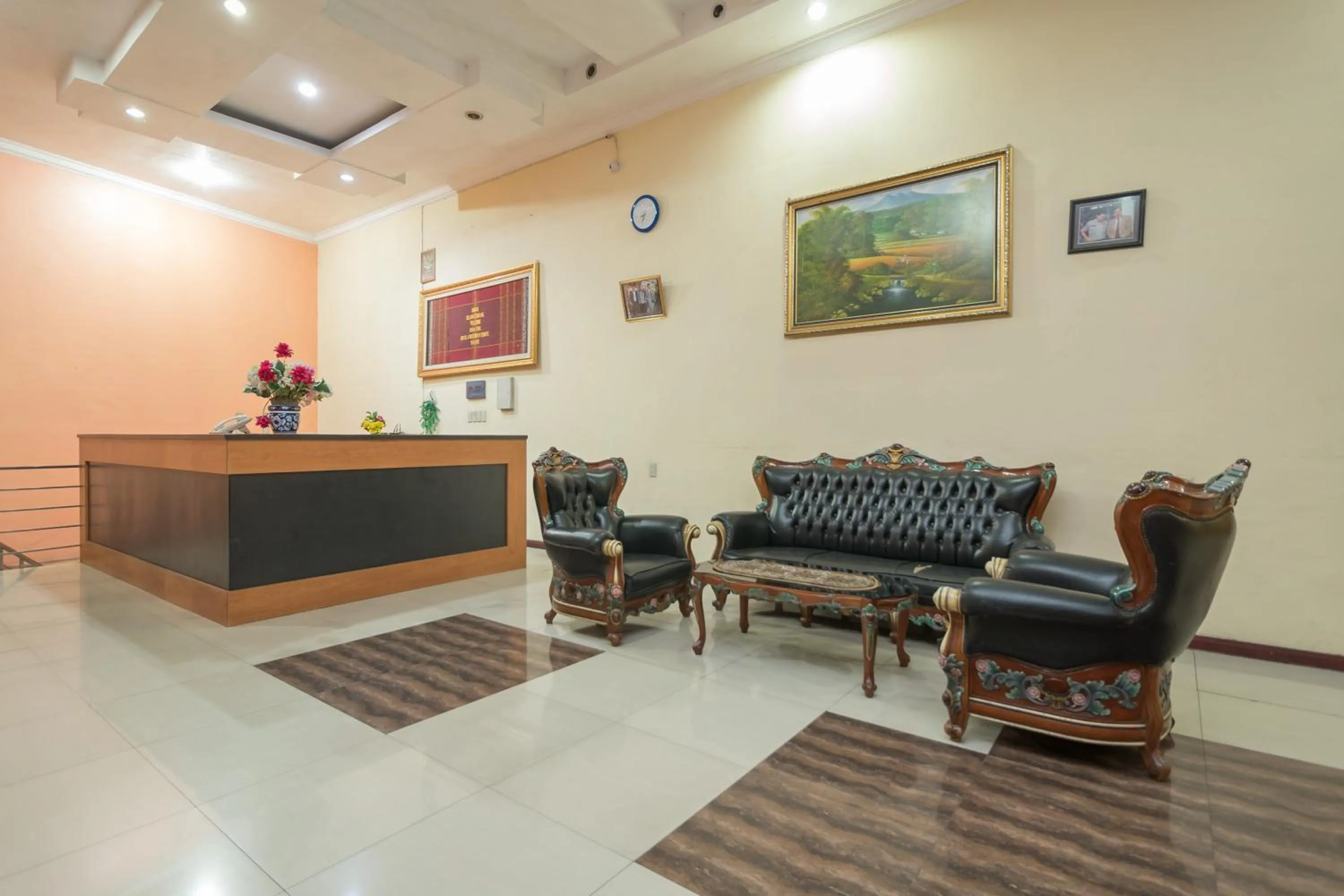 Lobby or reception in RedDoorz at Sedayu 2 Near Danau Toba Parapat