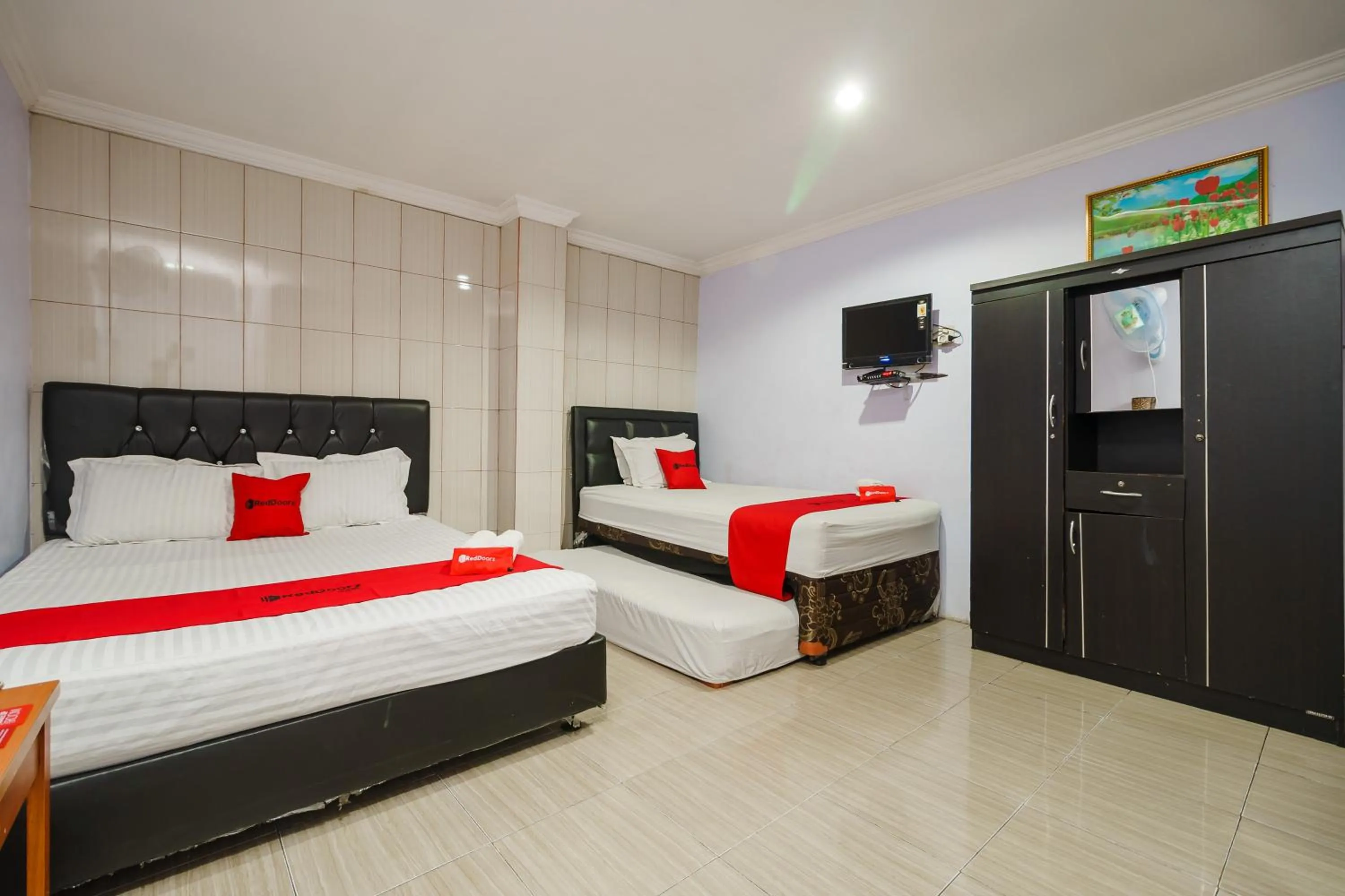 Bed in RedDoorz at Sedayu 2 Near Danau Toba Parapat