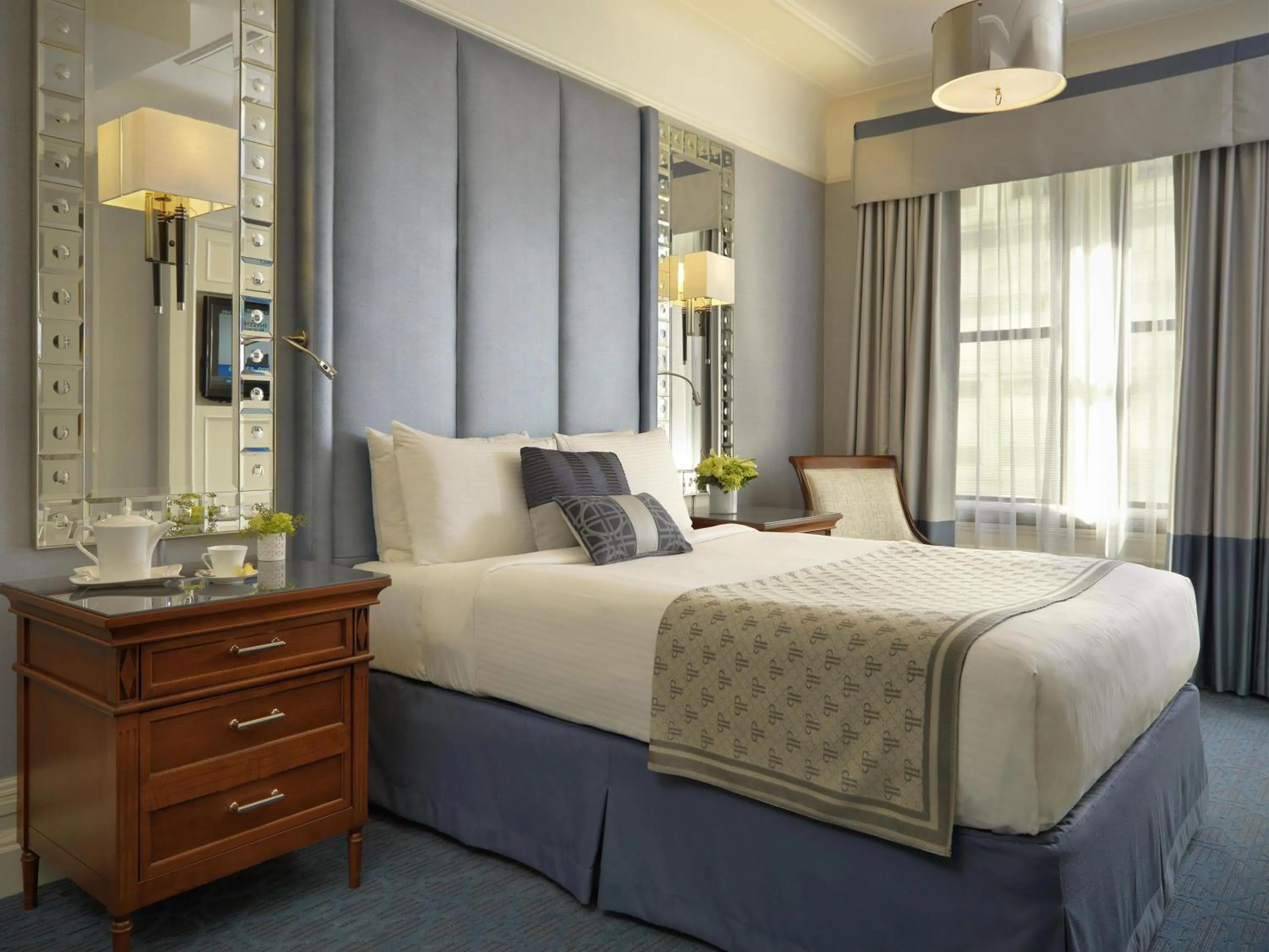 Bedroom, Bed in Fairmont Copley Plaza