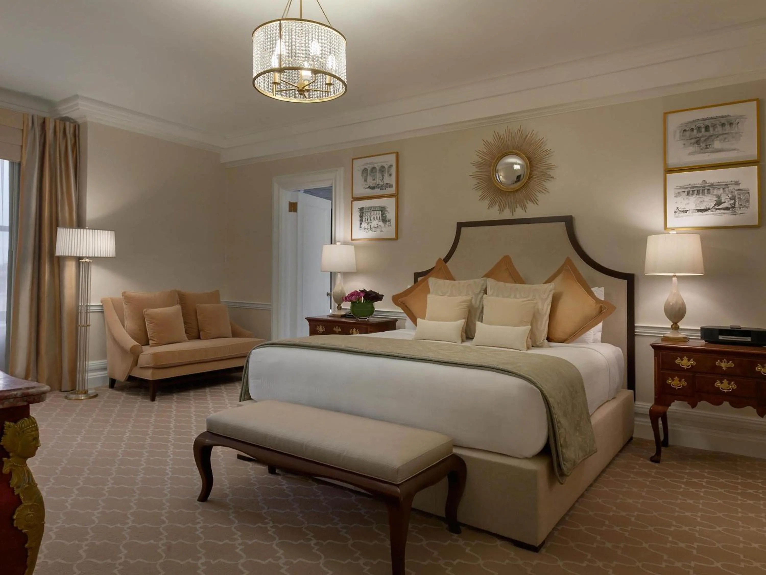 Photo of the whole room, Bed in Fairmont Copley Plaza
