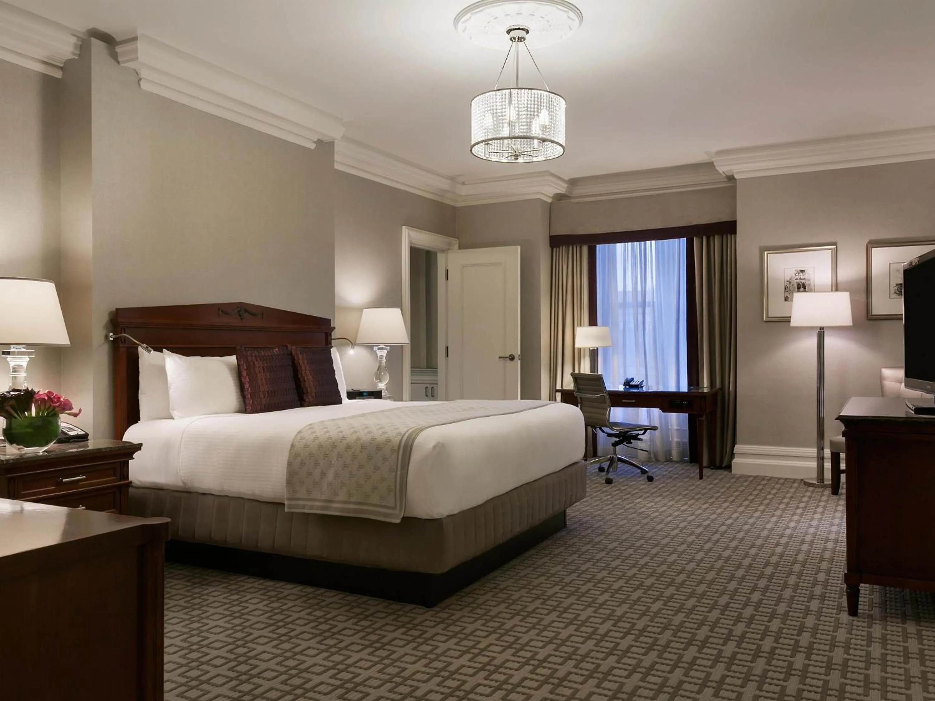 Photo of the whole room, Bed in Fairmont Copley Plaza