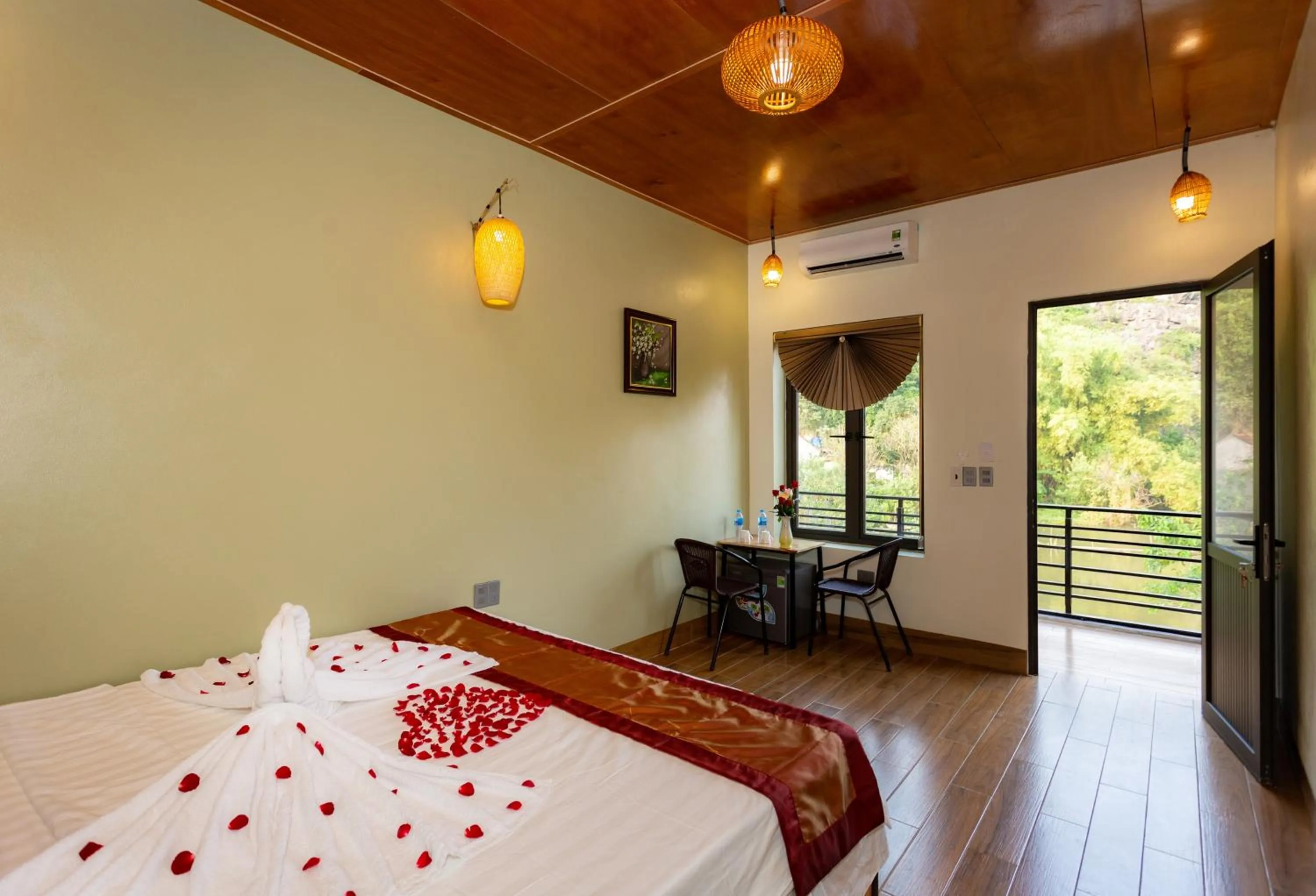 Photo of the whole room, Bed in Ninh Binh Valle Montana Homestay