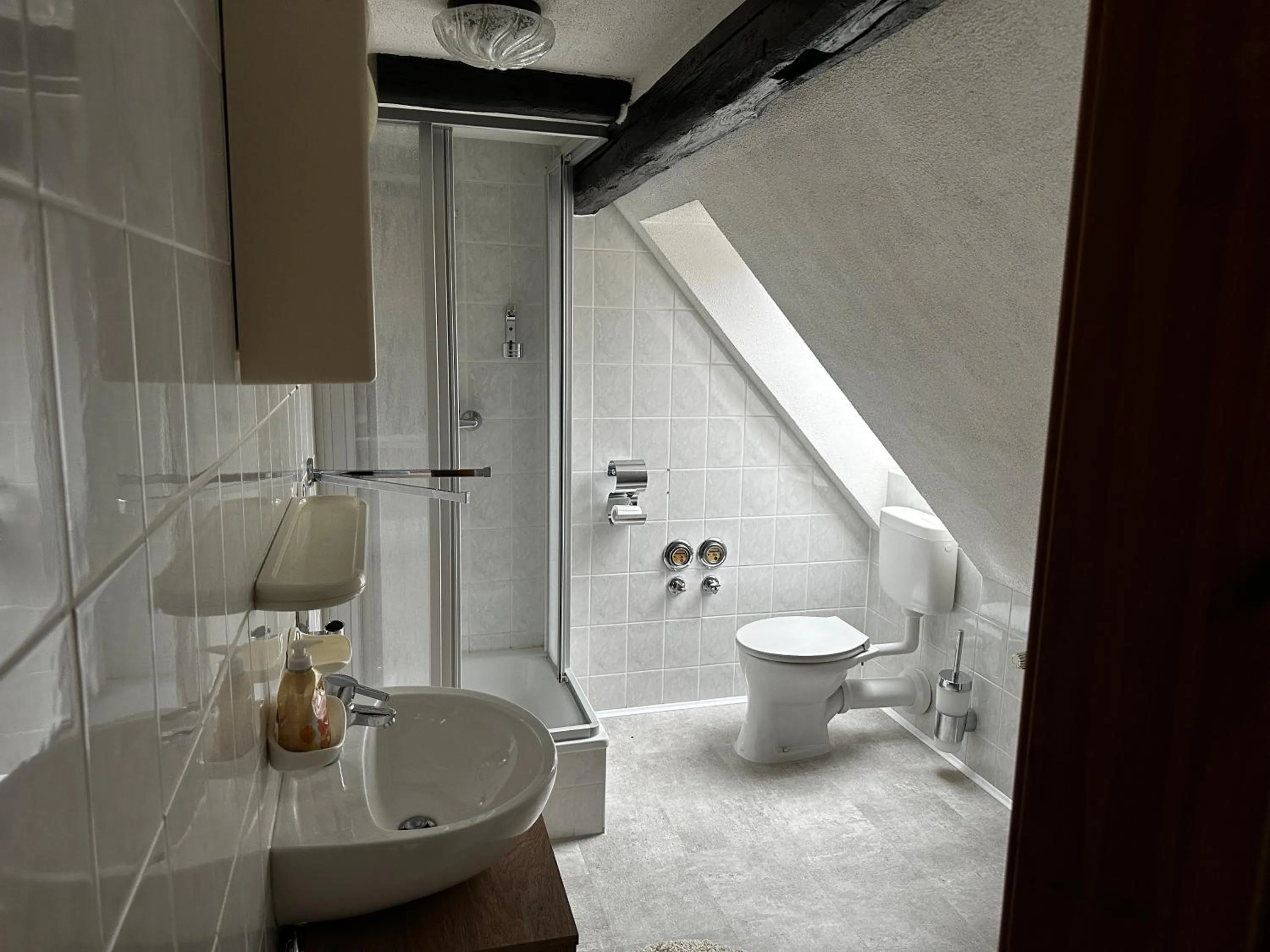 Bathroom in Pension Zum Fäßchen