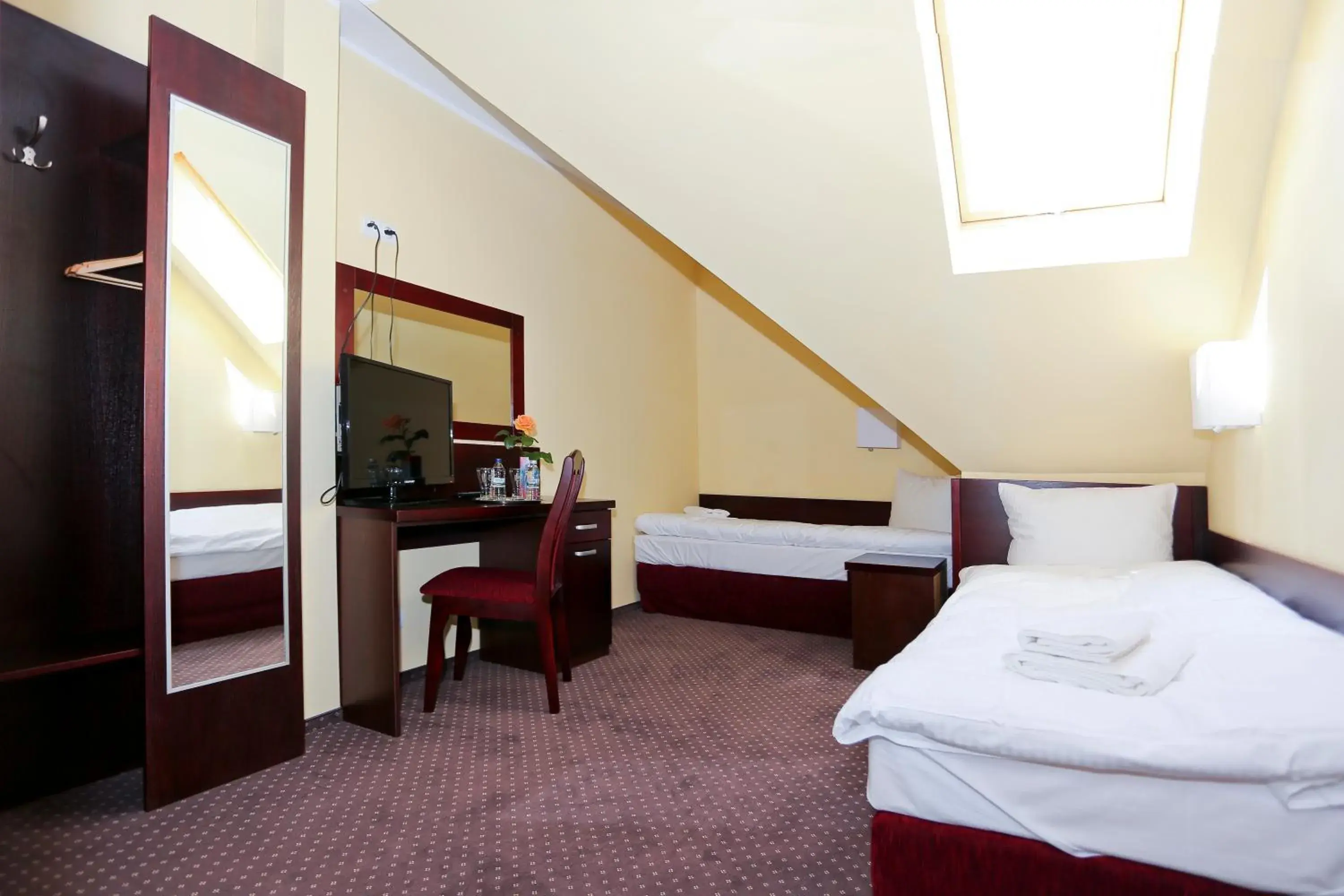 Single Room in EdMar Single Room in EdMar