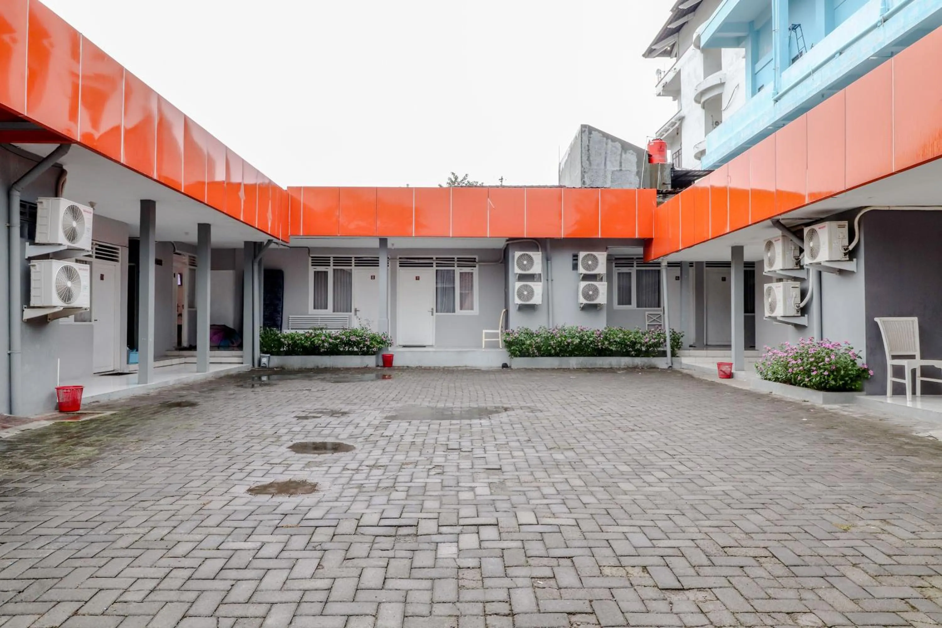 Property building in Ratu Guesthouse