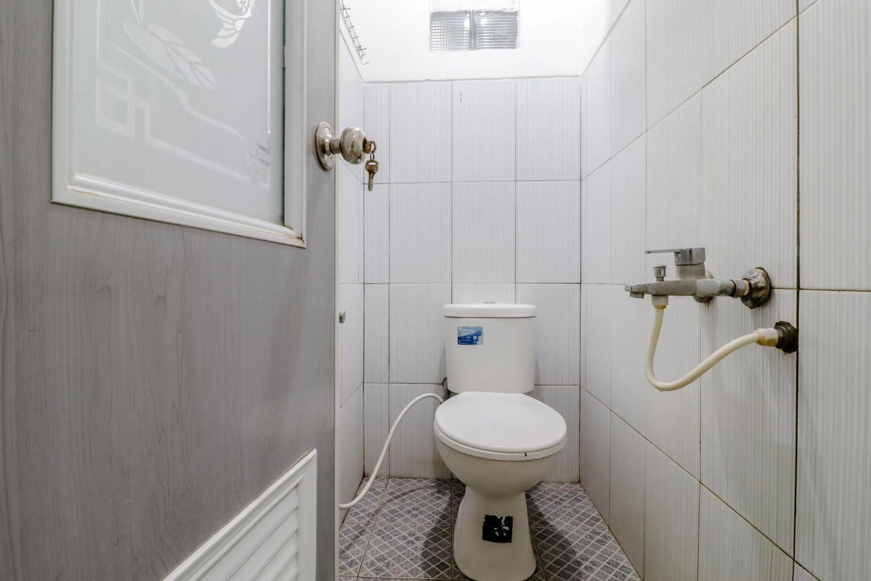 Shower in Ratu Guesthouse