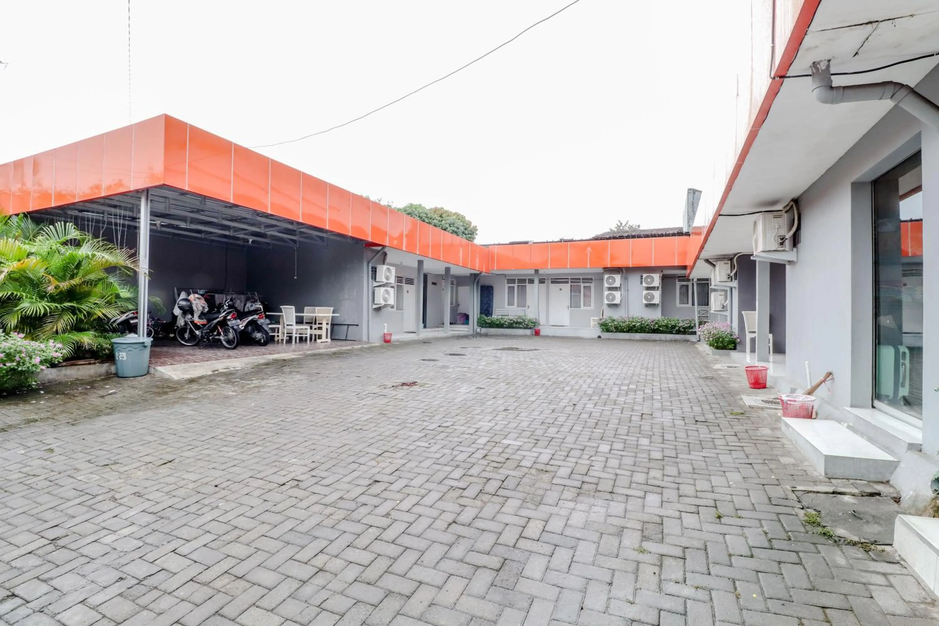 Facade/entrance in Ratu Guesthouse