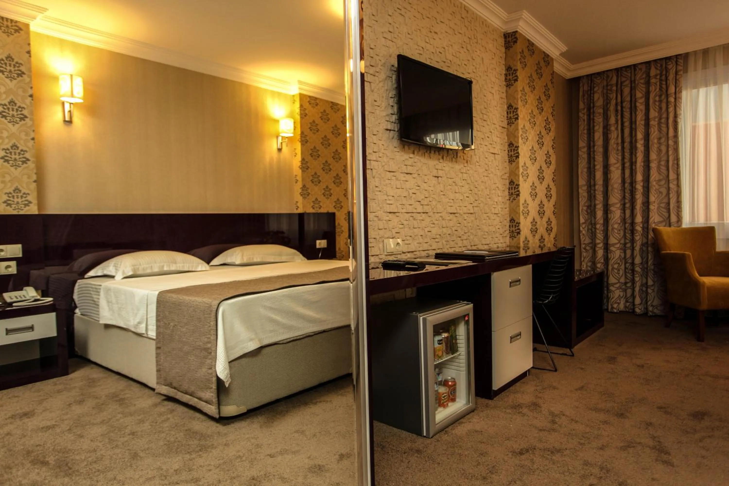 TV and multimedia, Bed in Grand Akçalı Otel