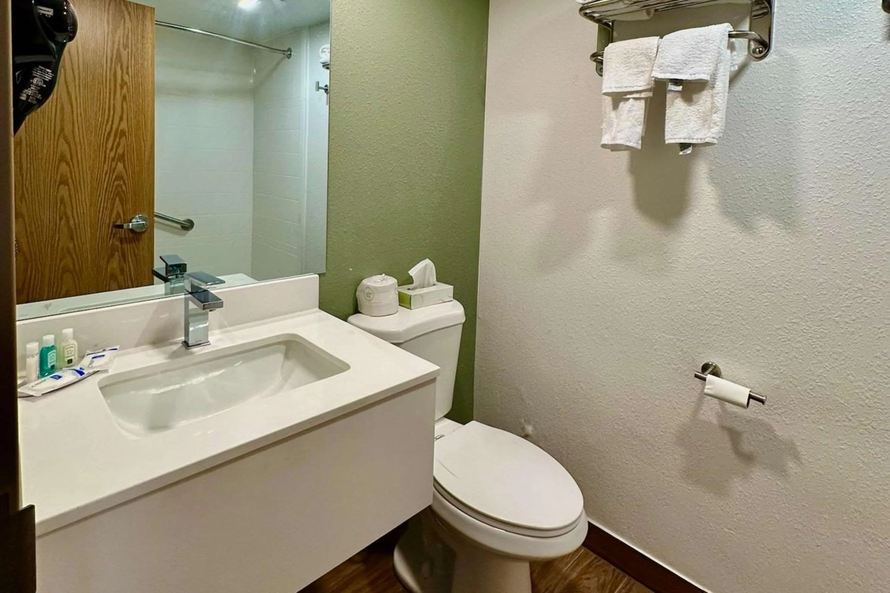 Bedroom in Quality Inn & Suites Albany Airport