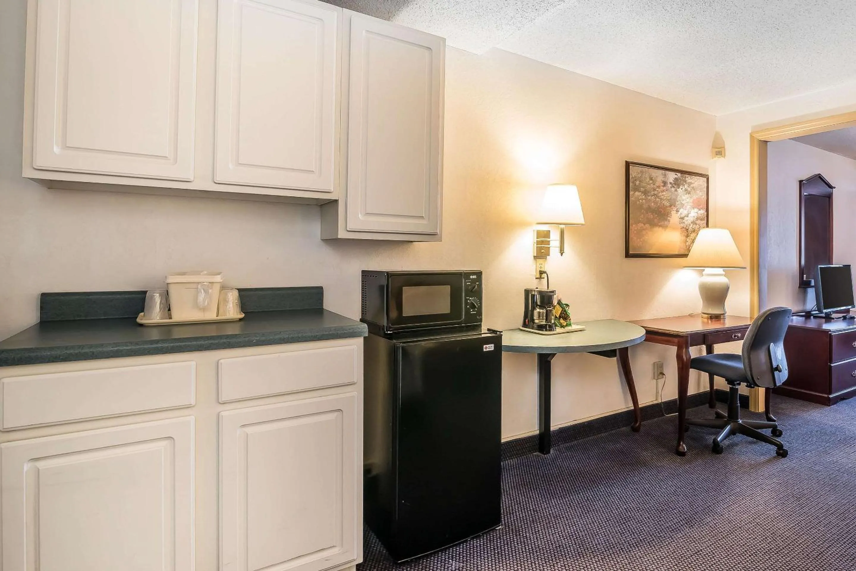 Bedroom in Quality Inn & Suites Albany Airport