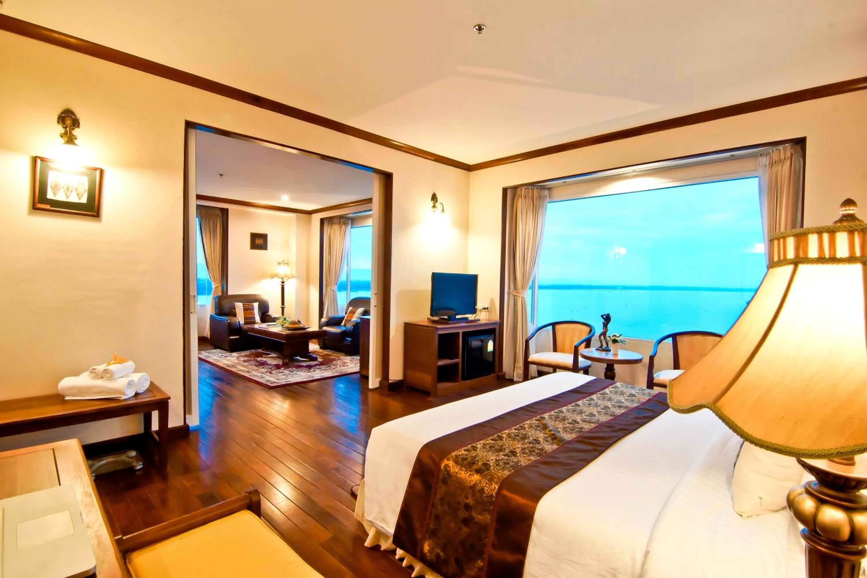 Living room, Bed in Champasak Grand Hotel