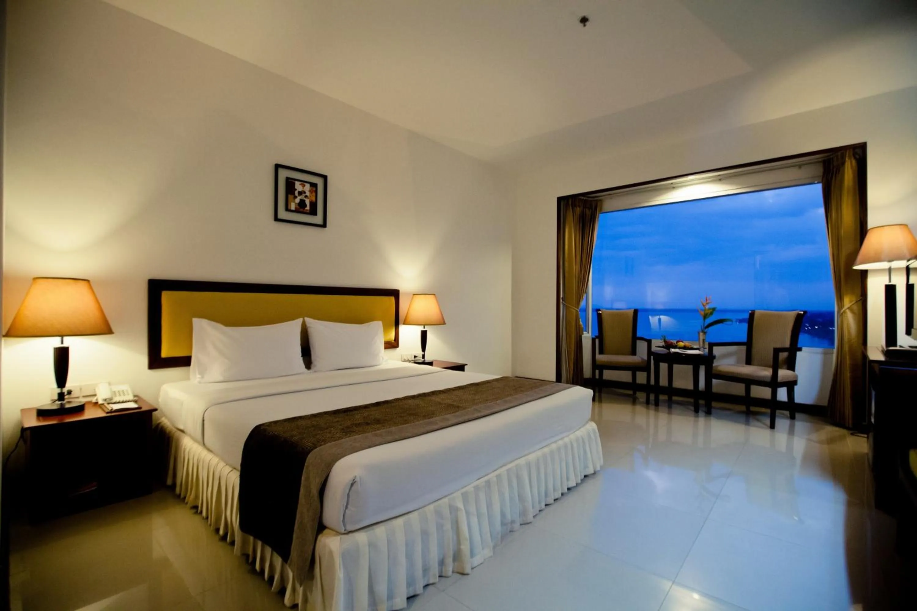 Bedroom, Bed in Champasak Grand Hotel