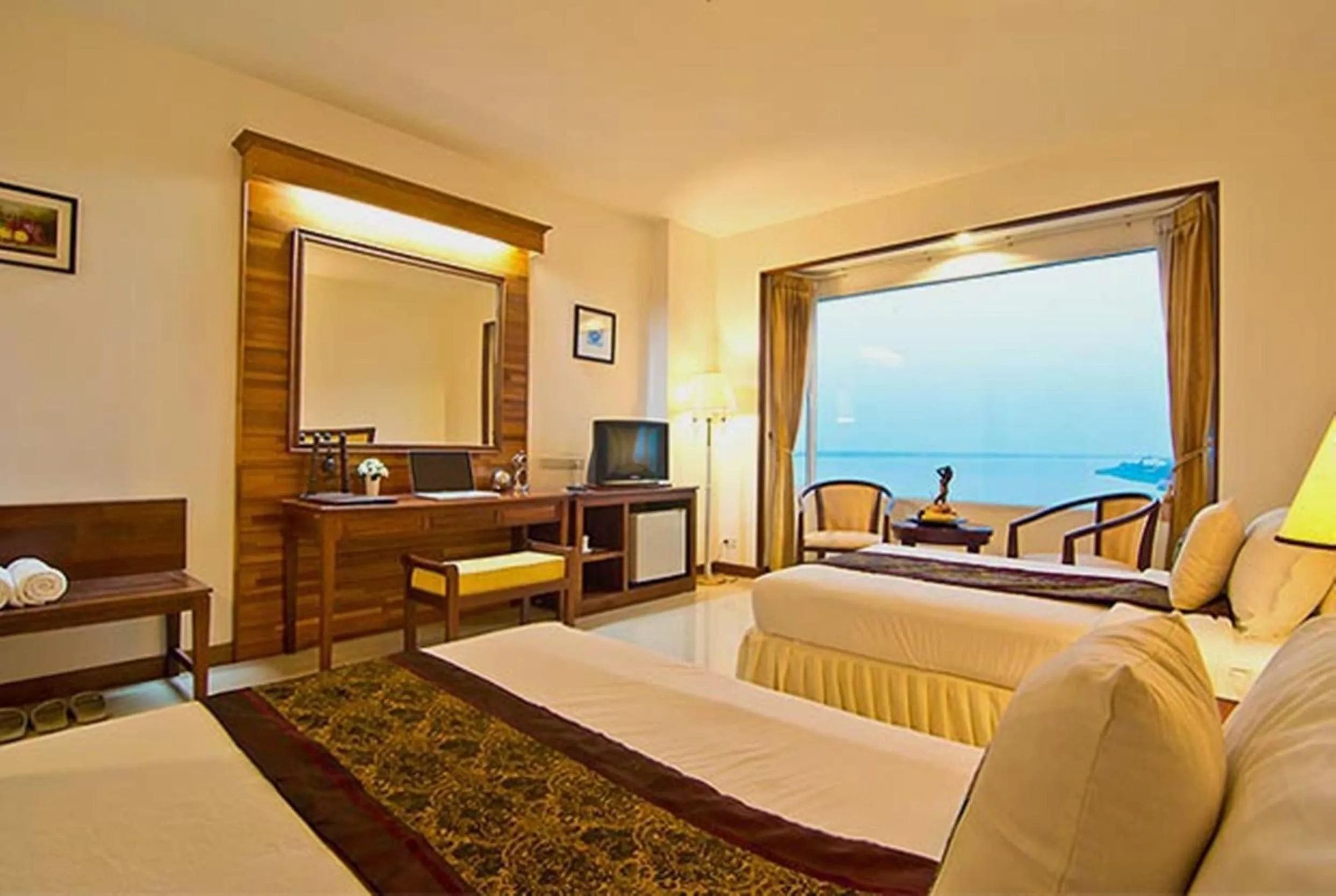 Bed in Champasak Grand Hotel