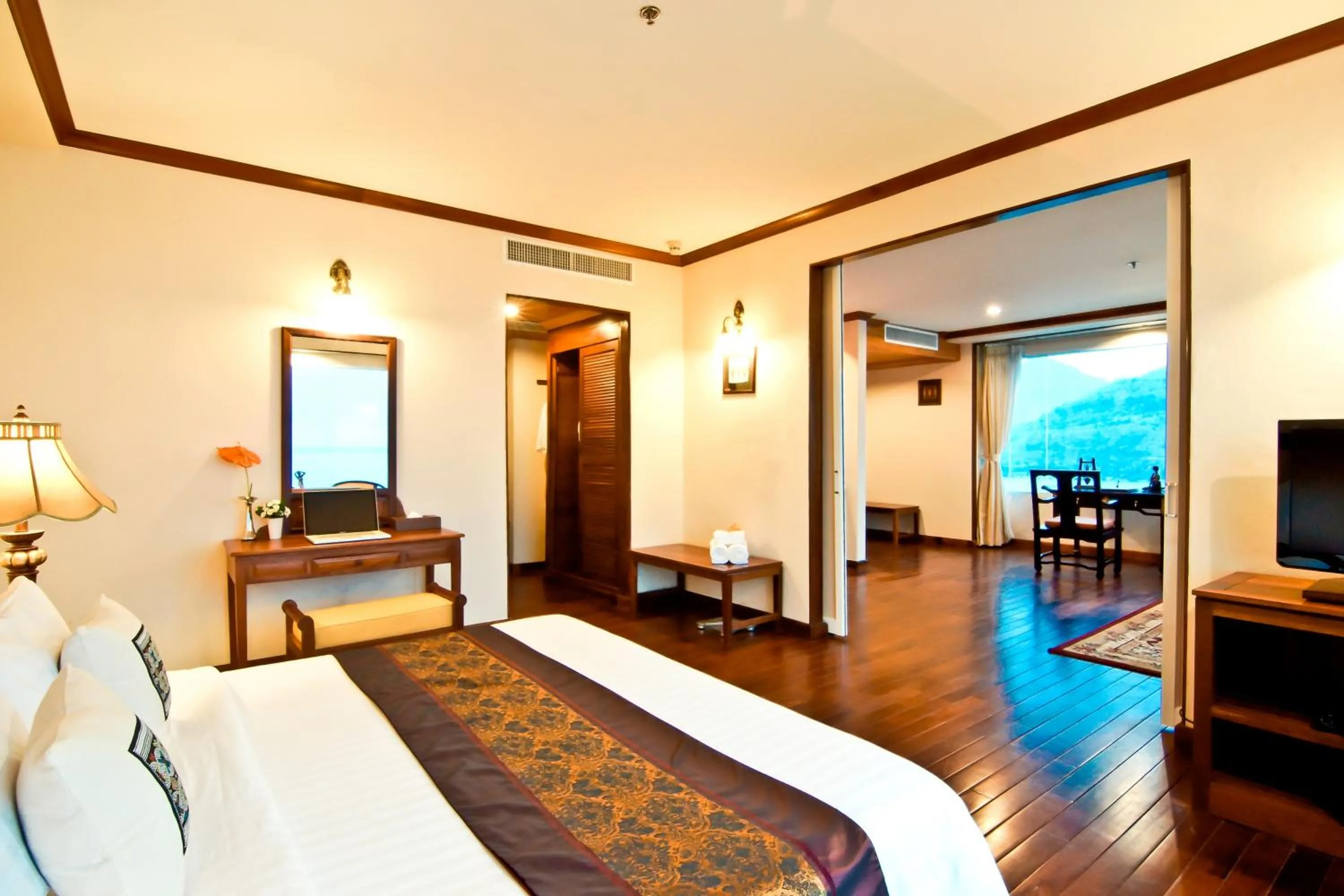 Living room, Bed in Champasak Grand Hotel