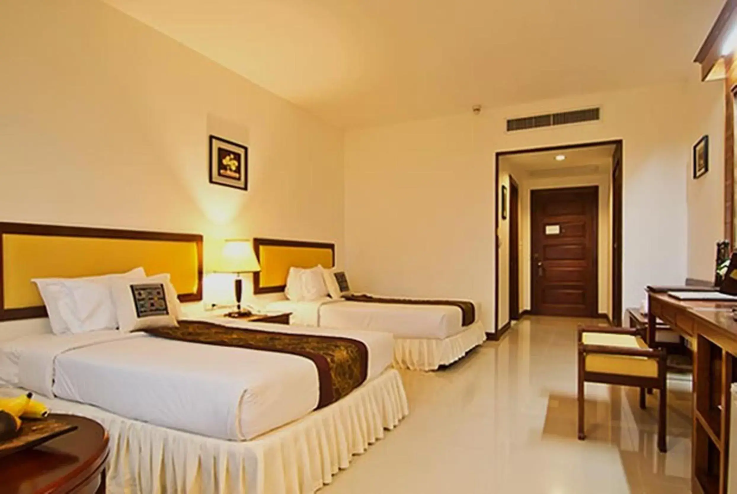 Superior Twin Room in Champasak Grand Hotel Superior Twin Room in Champasak Grand Hotel