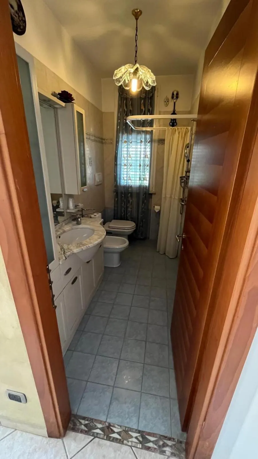 Shower in Hotel Wega