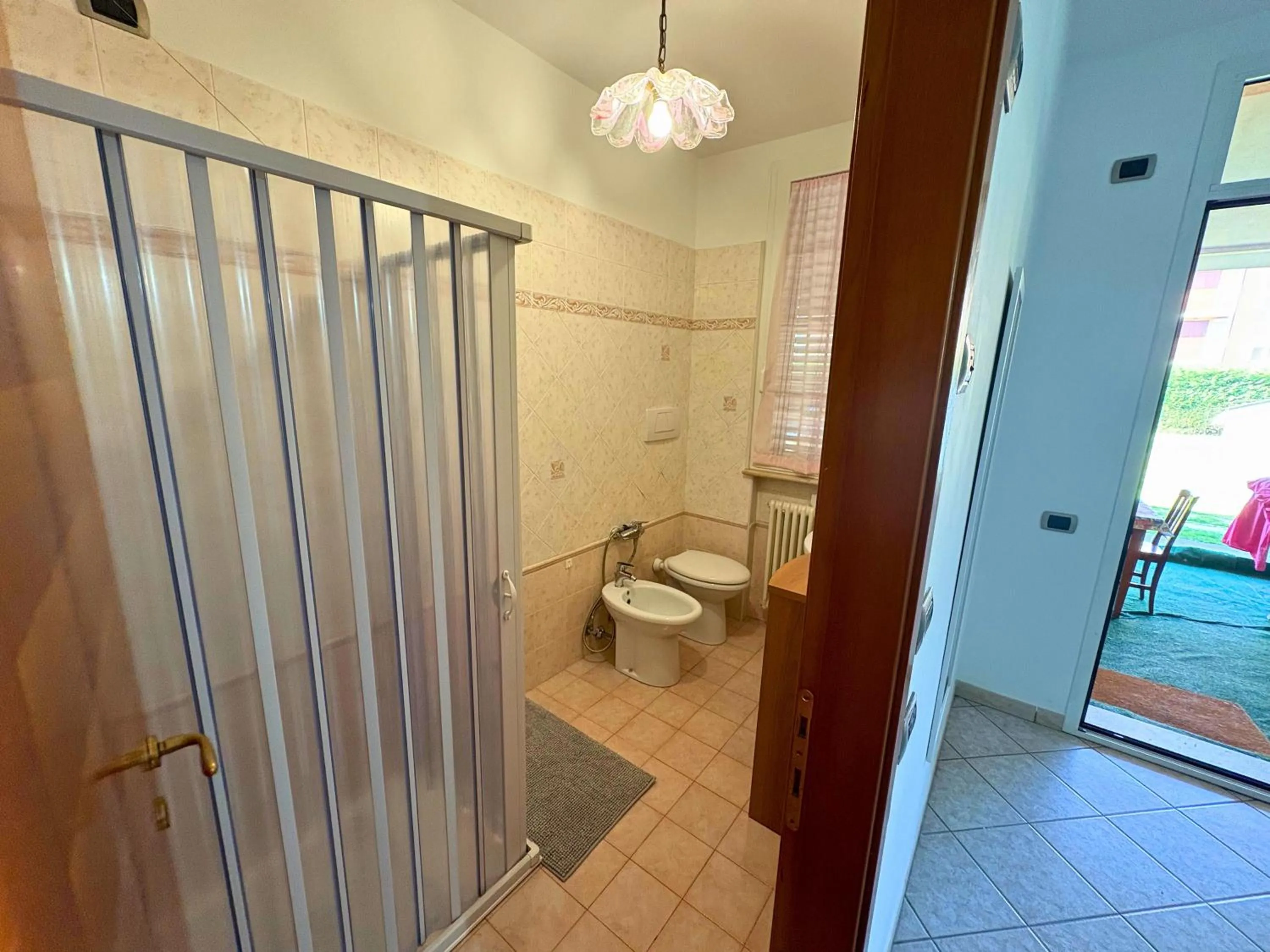 Shower in Hotel Wega