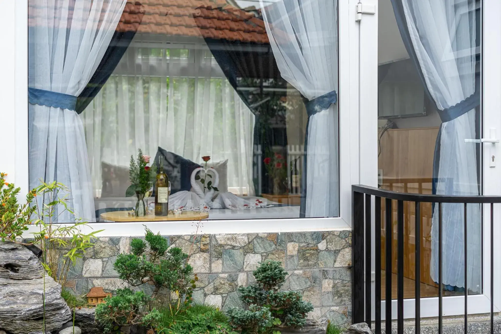 Double Room with Lake View in Đỗ Gia Bảo Villa Double Room with Lake View in Đỗ Gia Bảo Villa