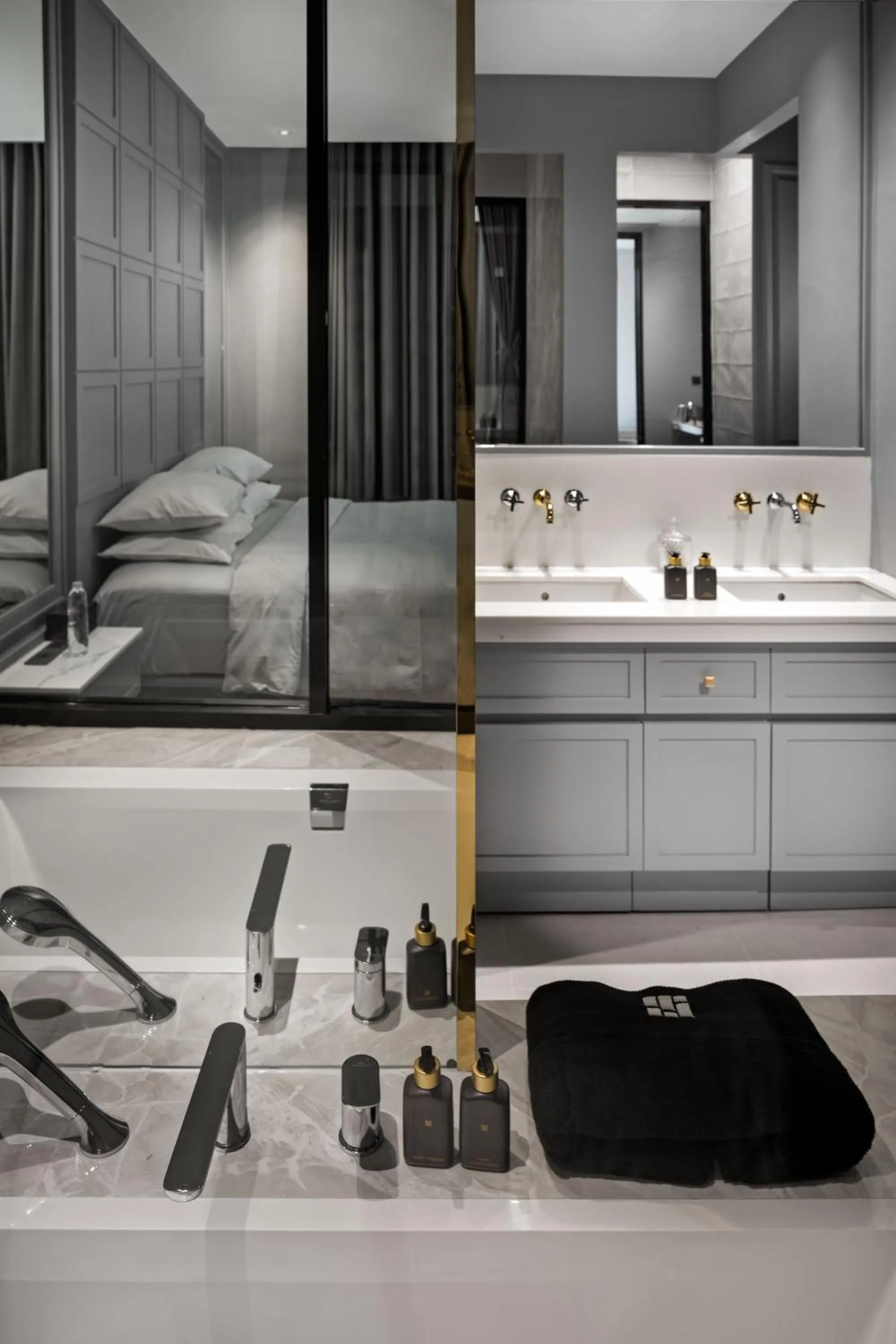 Shower in Sirinati Ban Thung Samo Khao Kho