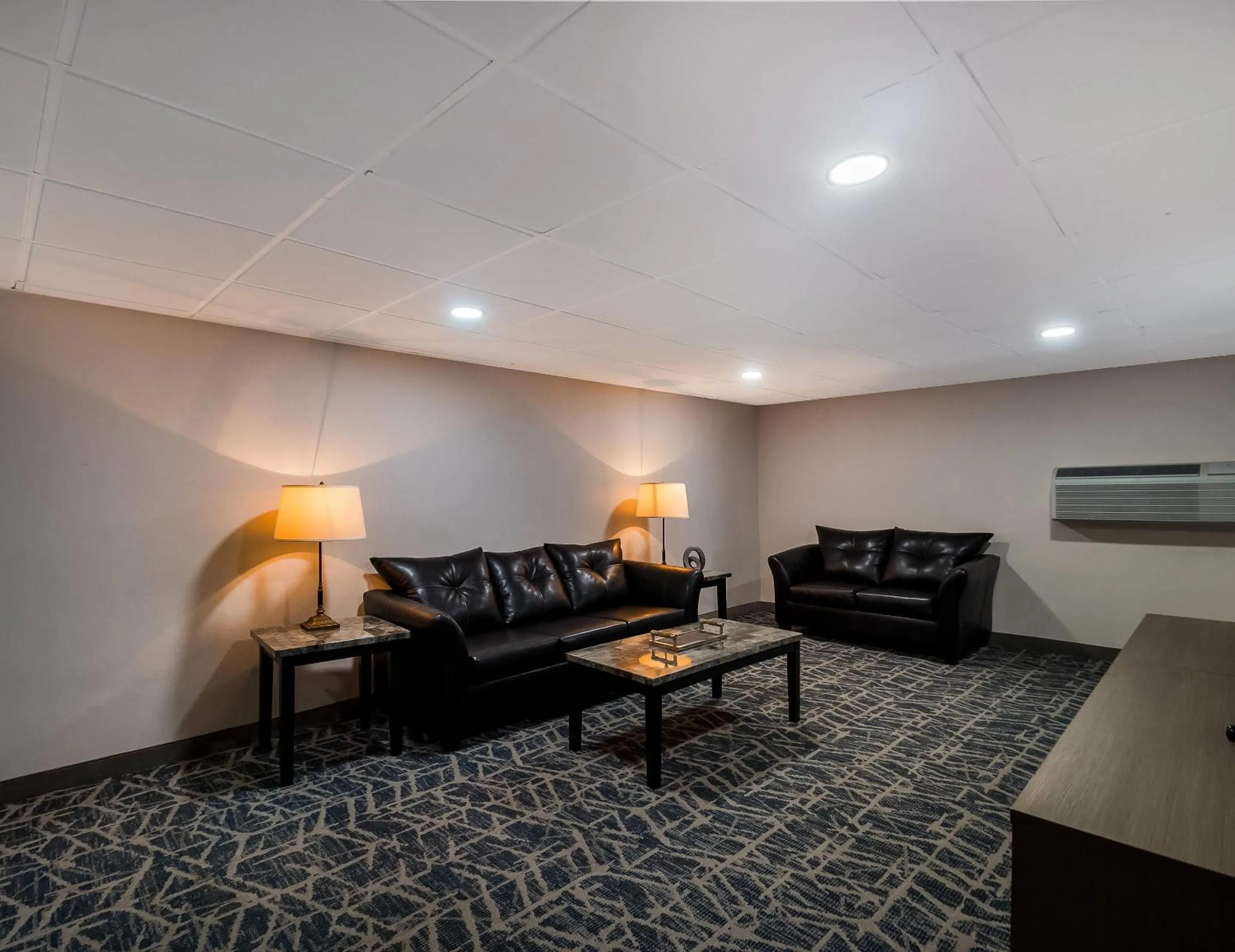 Bedroom in Comfort Inn Falls Church - Tysons Corner