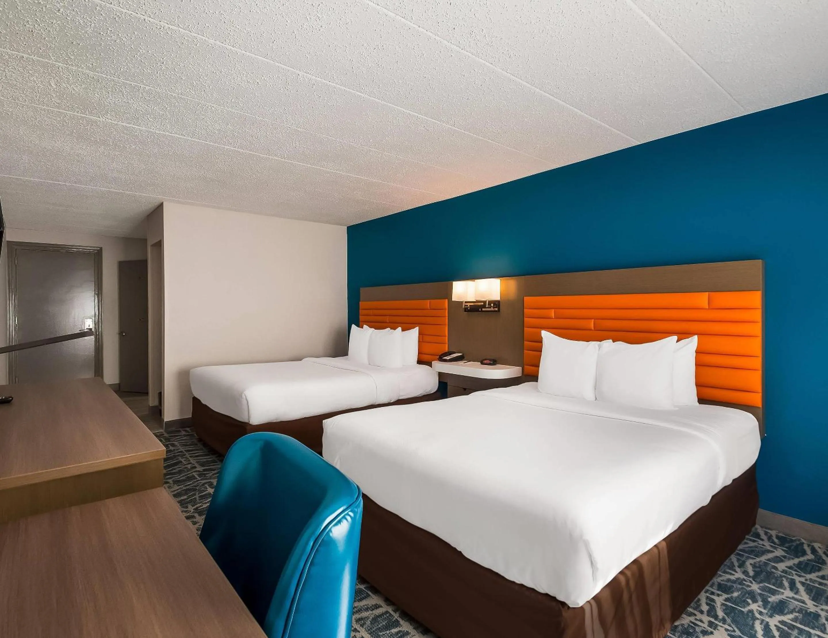 Bedroom, Bed in Comfort Inn Falls Church - Tysons Corner