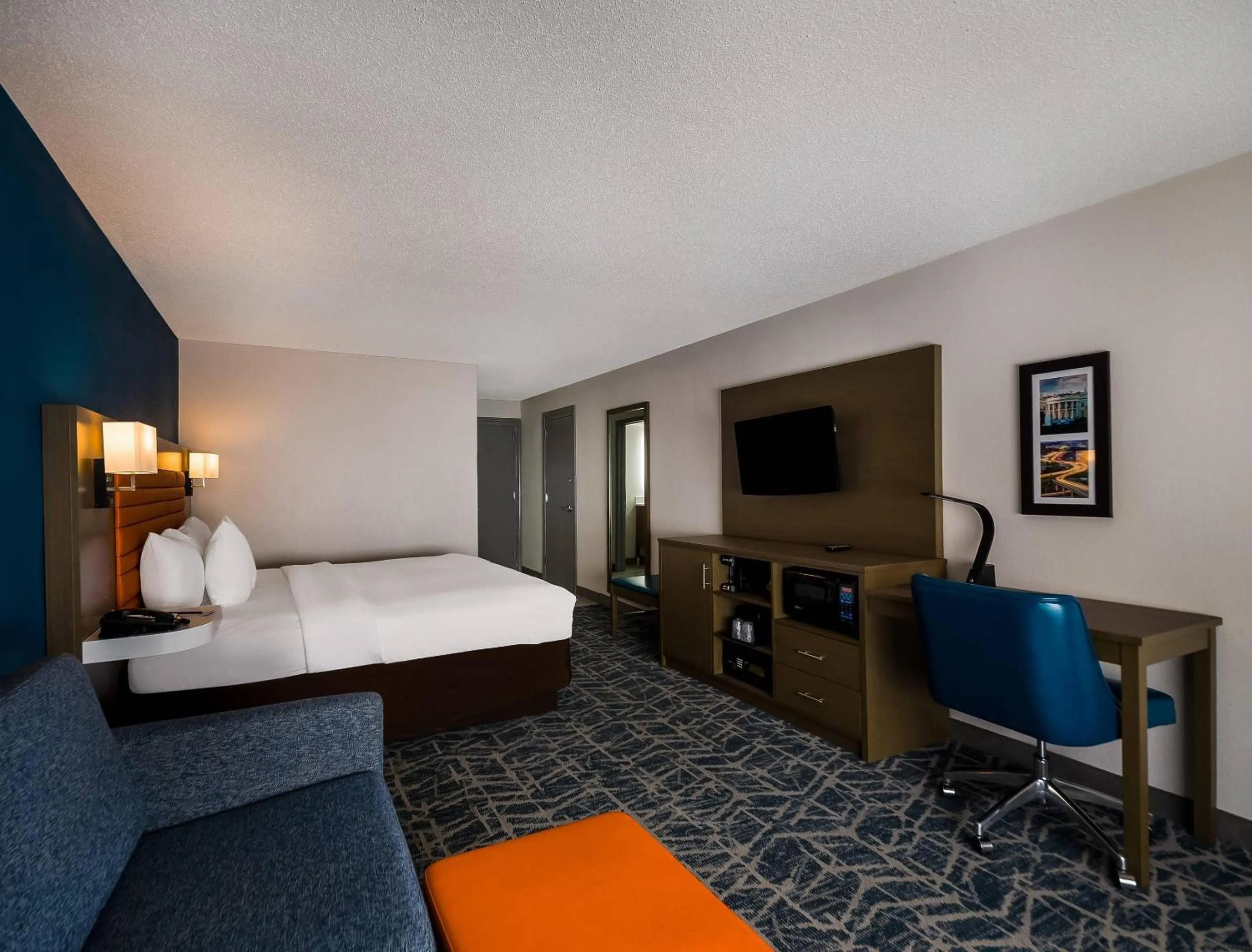 King Room - Non-Smoking in Comfort Inn Falls Church - Tysons Corner