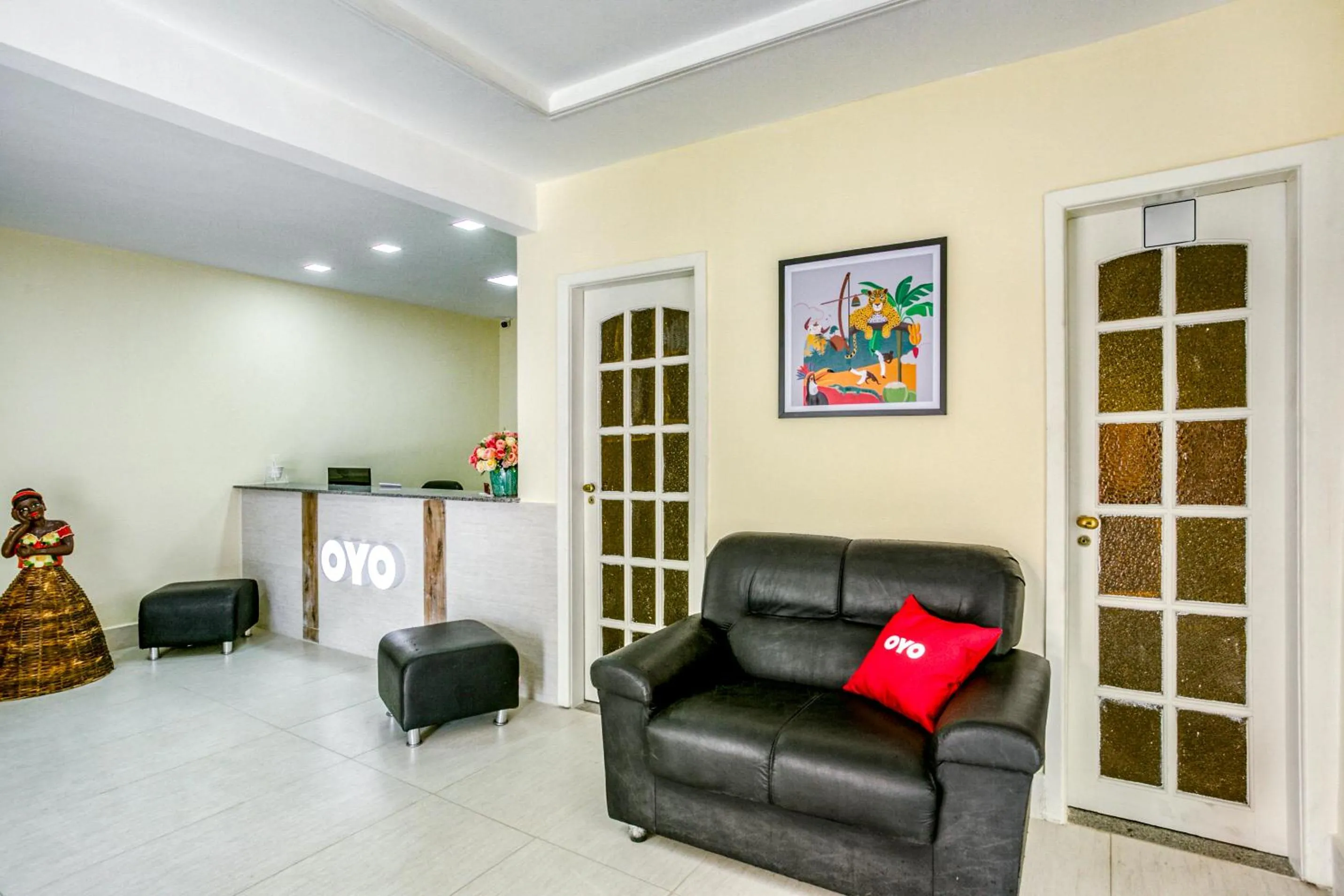 Lobby or reception in OYO Nobs Hotel, São João de Meriti