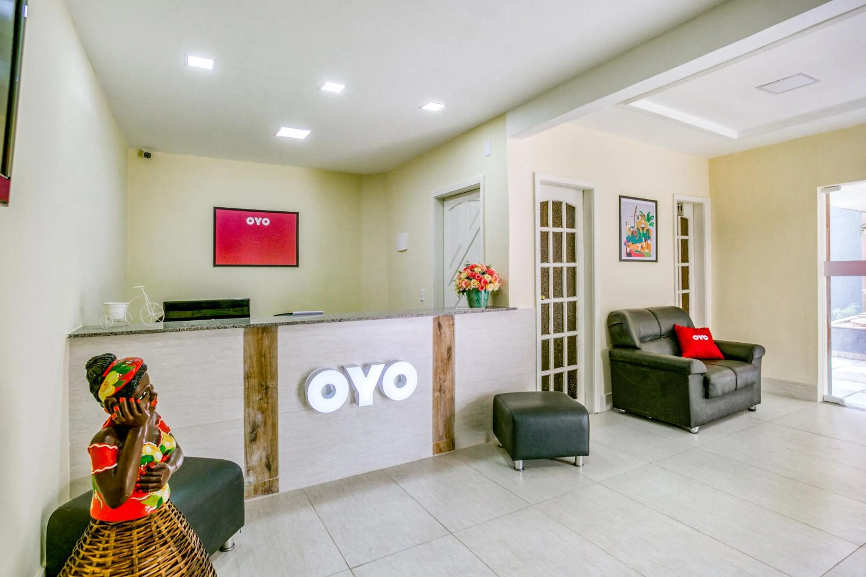 Lobby or reception in OYO Nobs Hotel, São João de Meriti