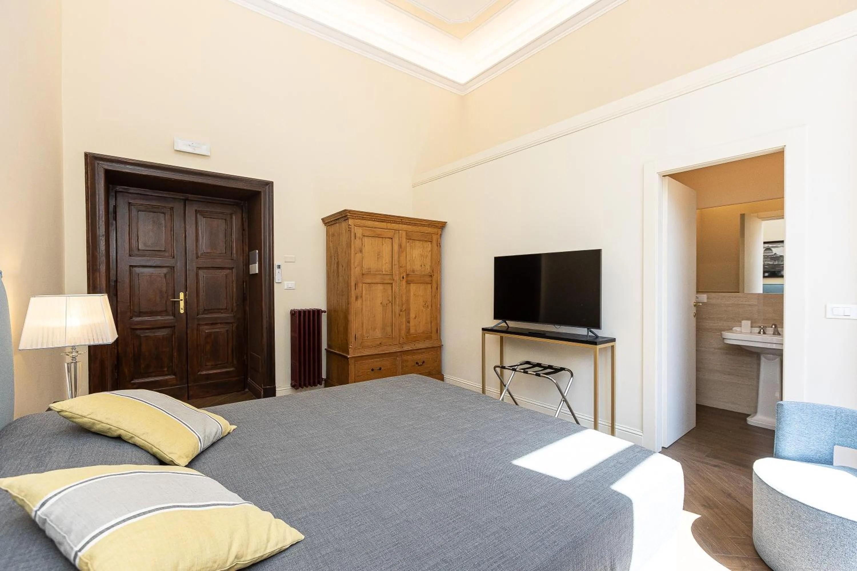 Bed in SPA Apartment Via Barberini