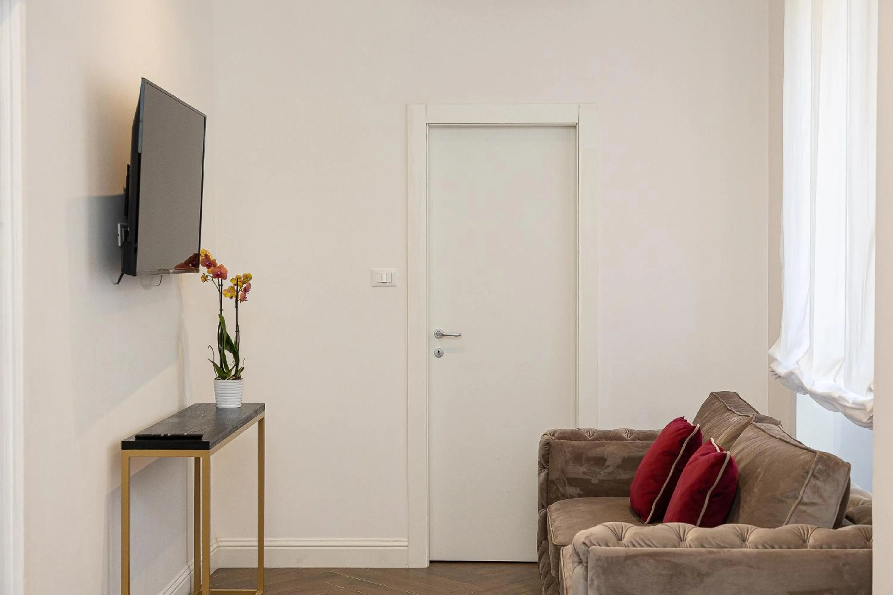 TV and multimedia in SPA Apartment Via Barberini