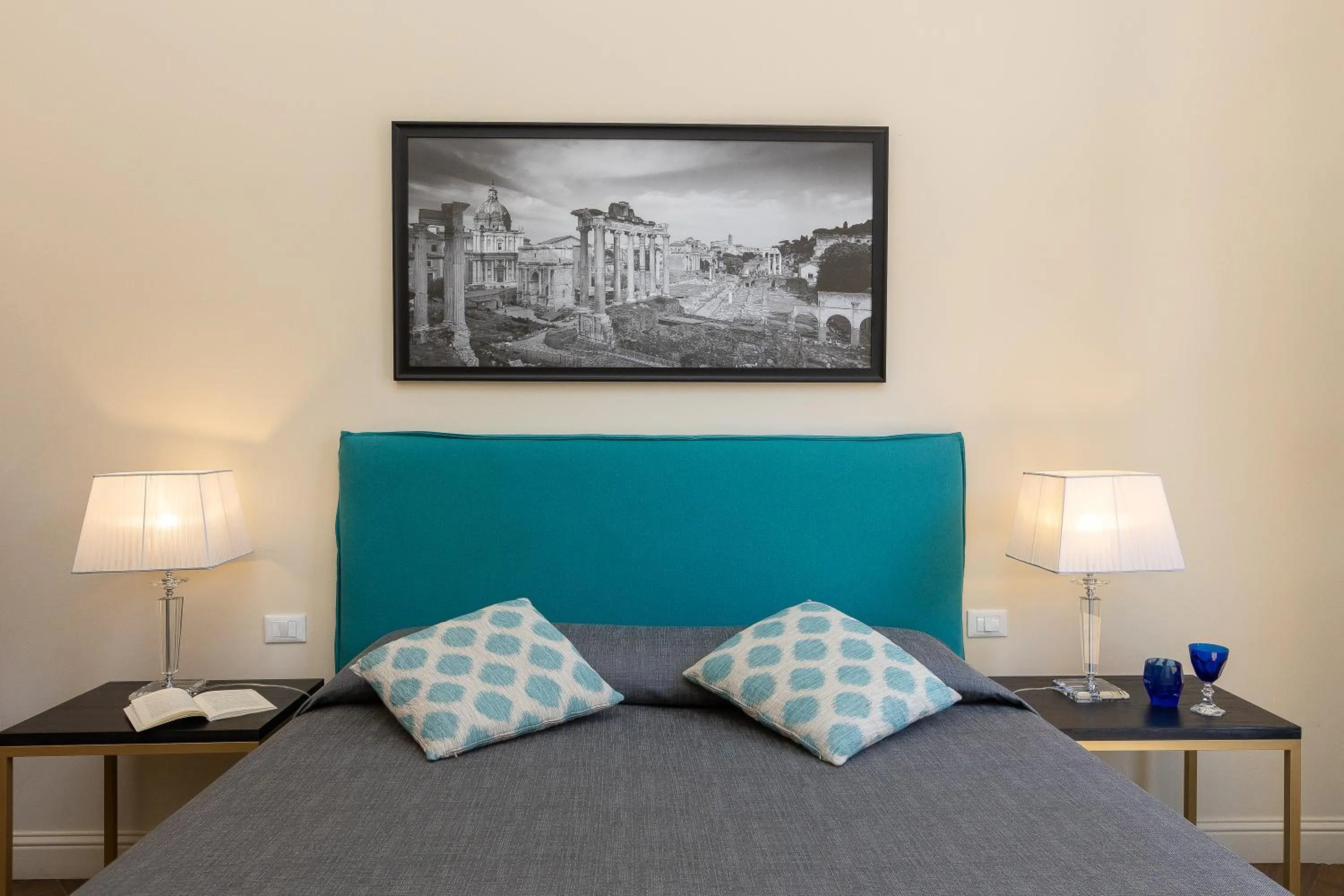 Bed in SPA Apartment Via Barberini