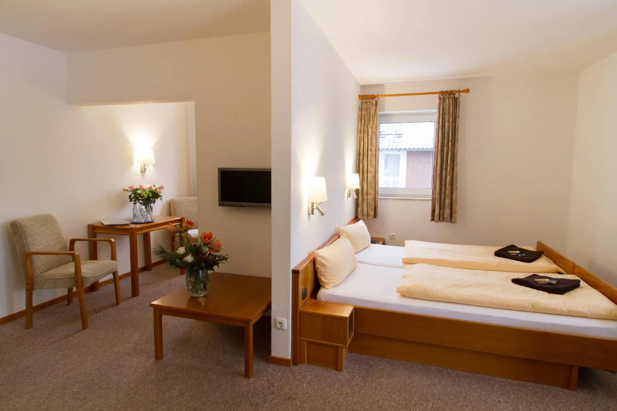 Photo of the whole room, Bed in Krelinger Freizeit- und Tagungszentrum