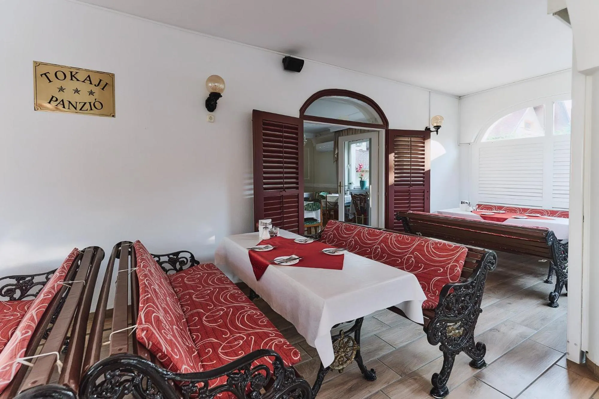 Balcony/Terrace, Bed in Tokajer Wellness Panzió