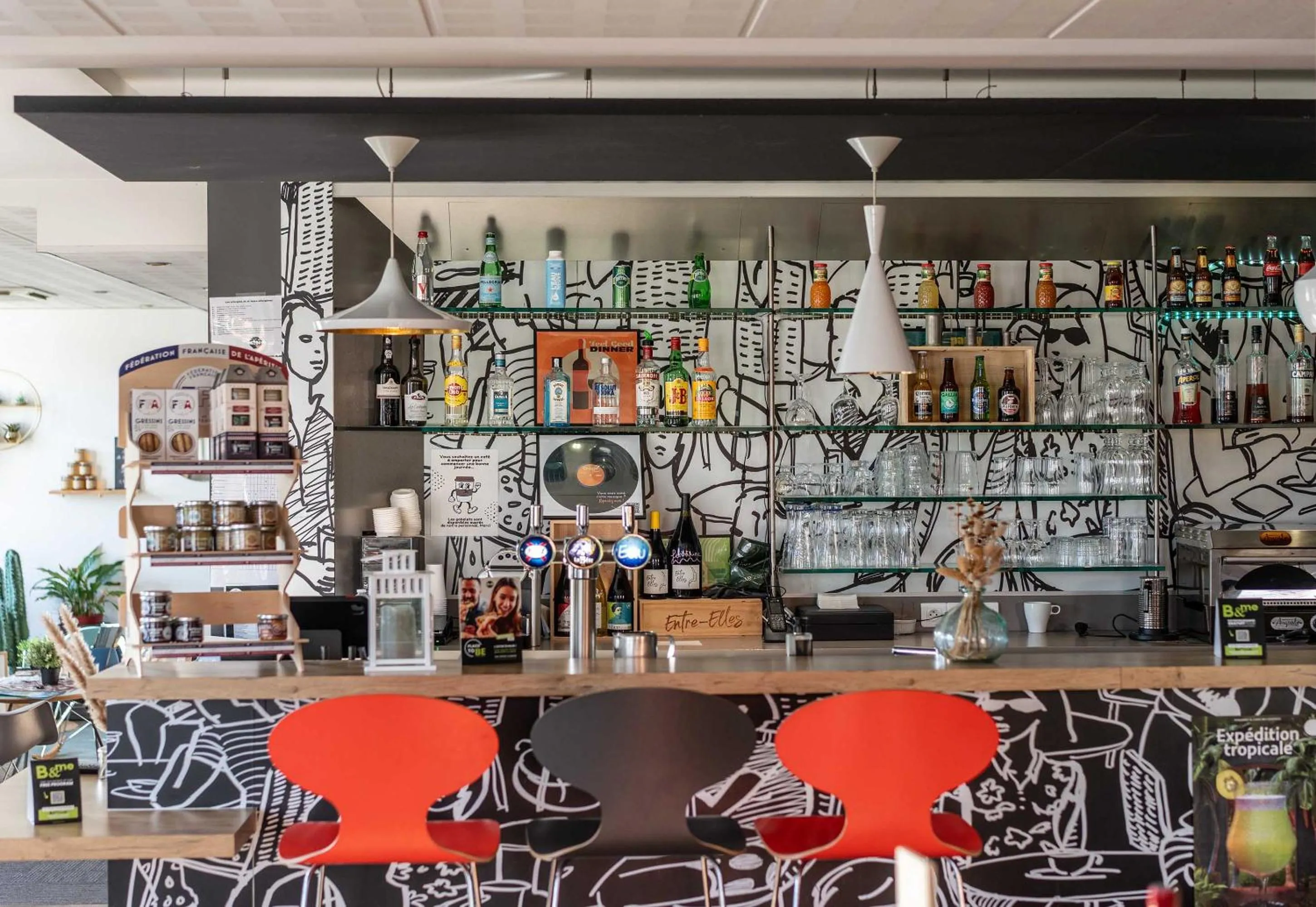 Lounge or bar in B&B HOTEL Limoges 3