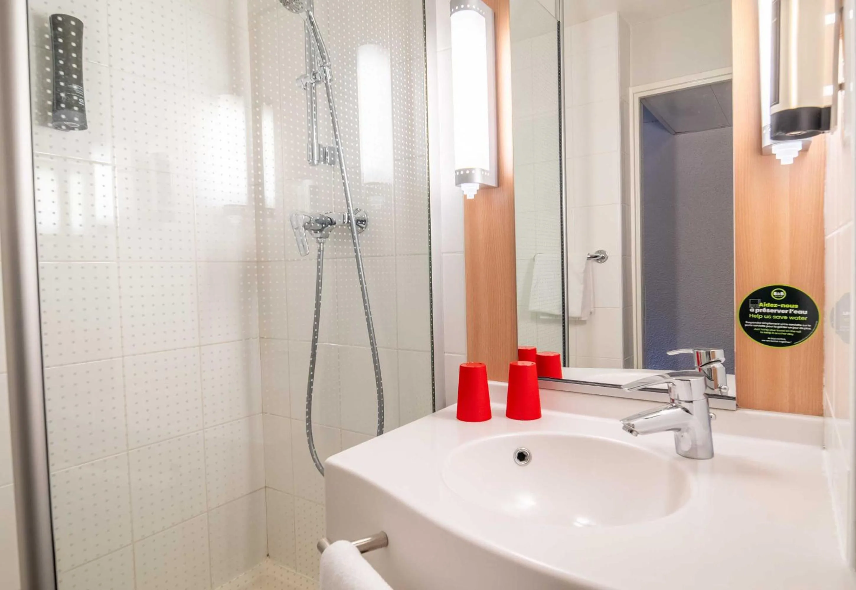 Bathroom in B&B HOTEL Limoges 3