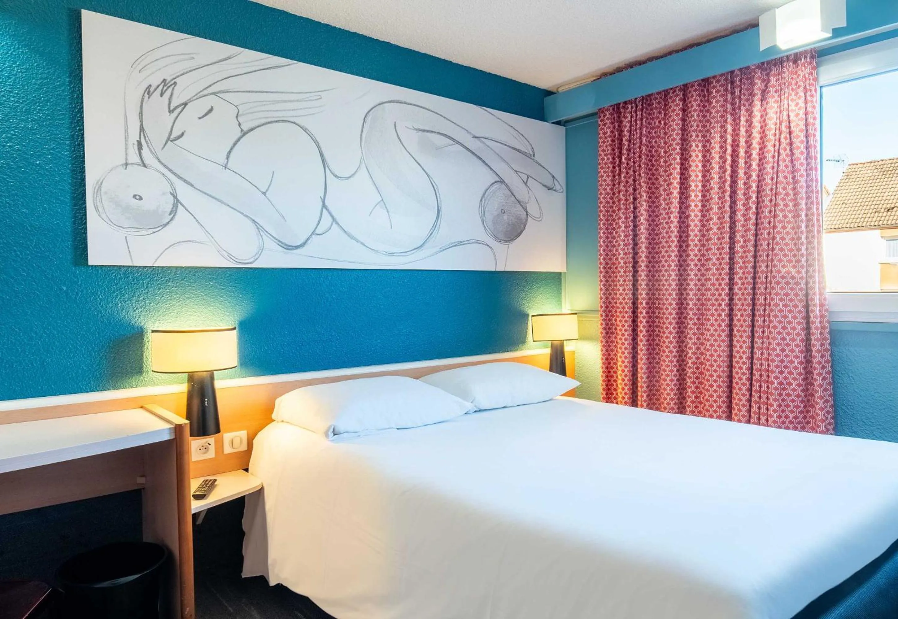 Photo of the whole room, Bed in B&B HOTEL Limoges 3