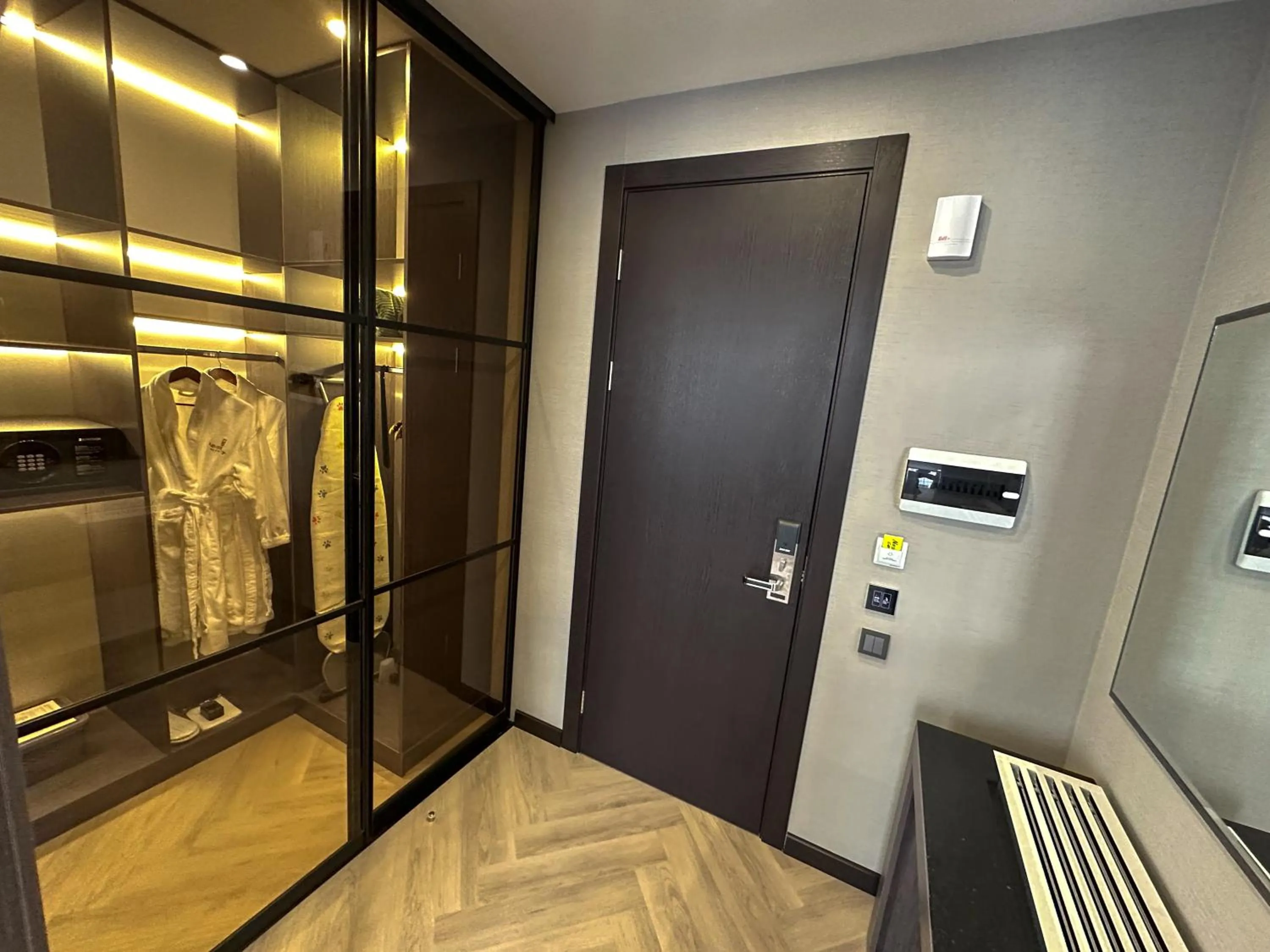 wardrobe in Resident City Hotel