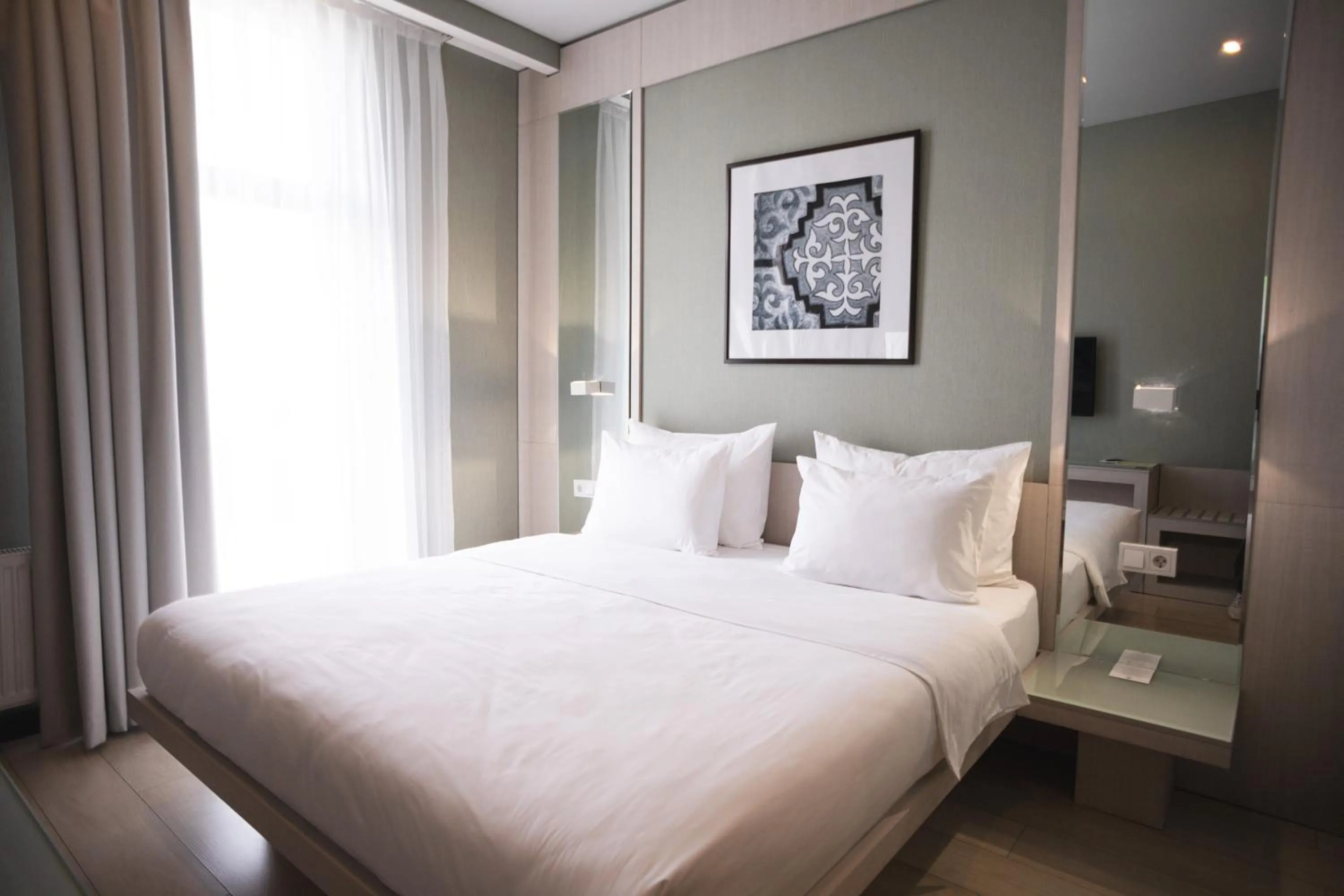 Photo of the whole room, Bed in Resident City Hotel