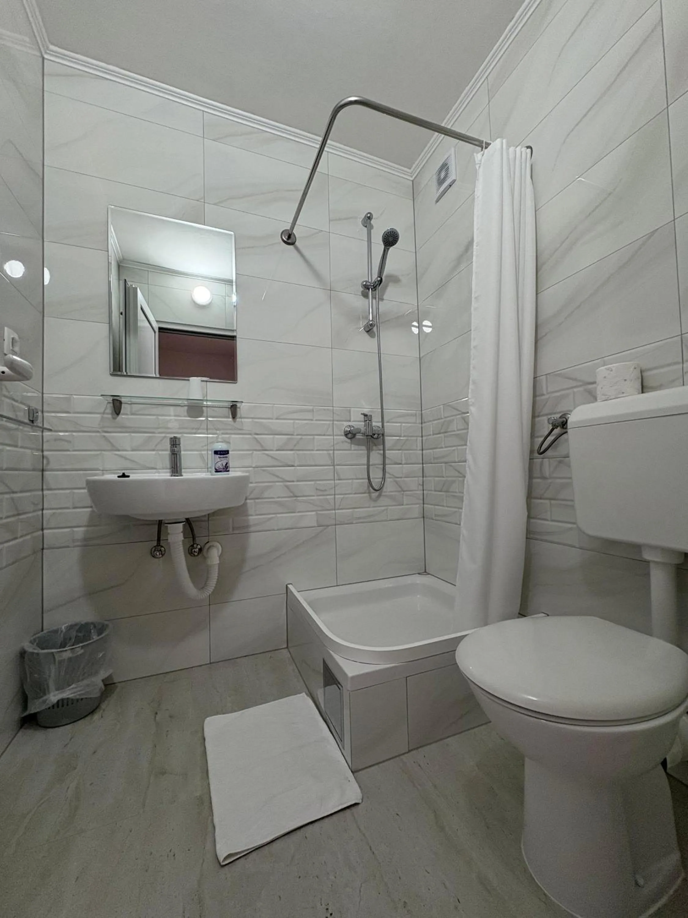 Toilet in Pansion Maglica