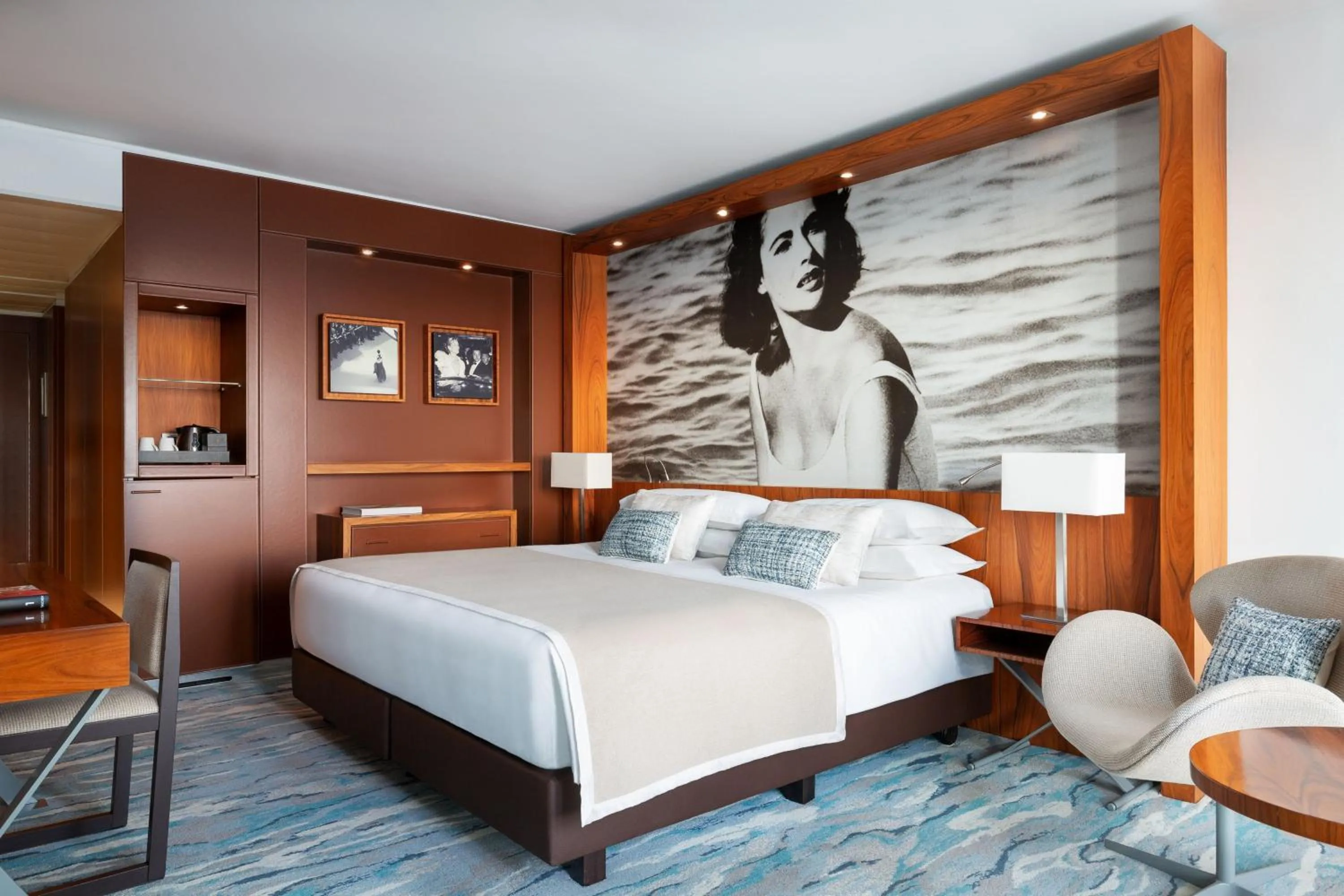 Photo of the whole room, Bed in JW Marriott Cannes