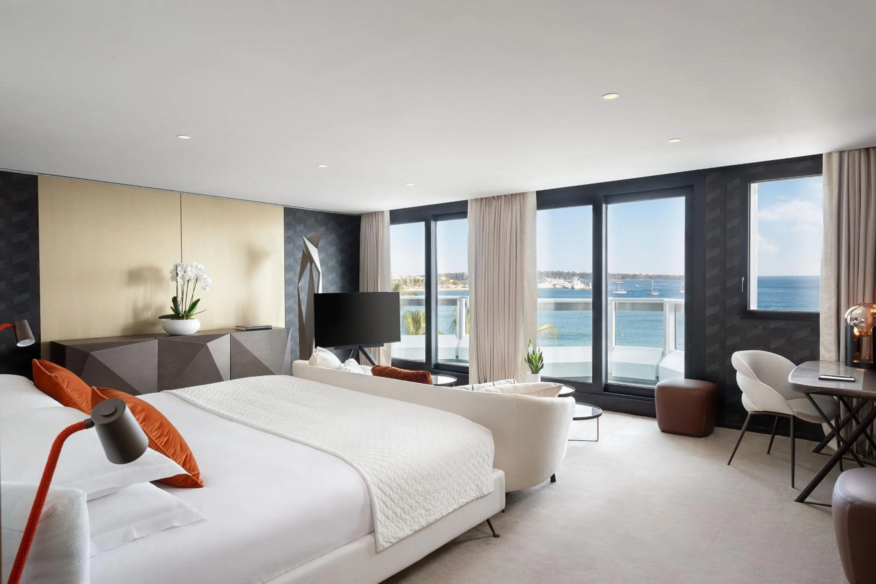 Bedroom, Bed in JW Marriott Cannes