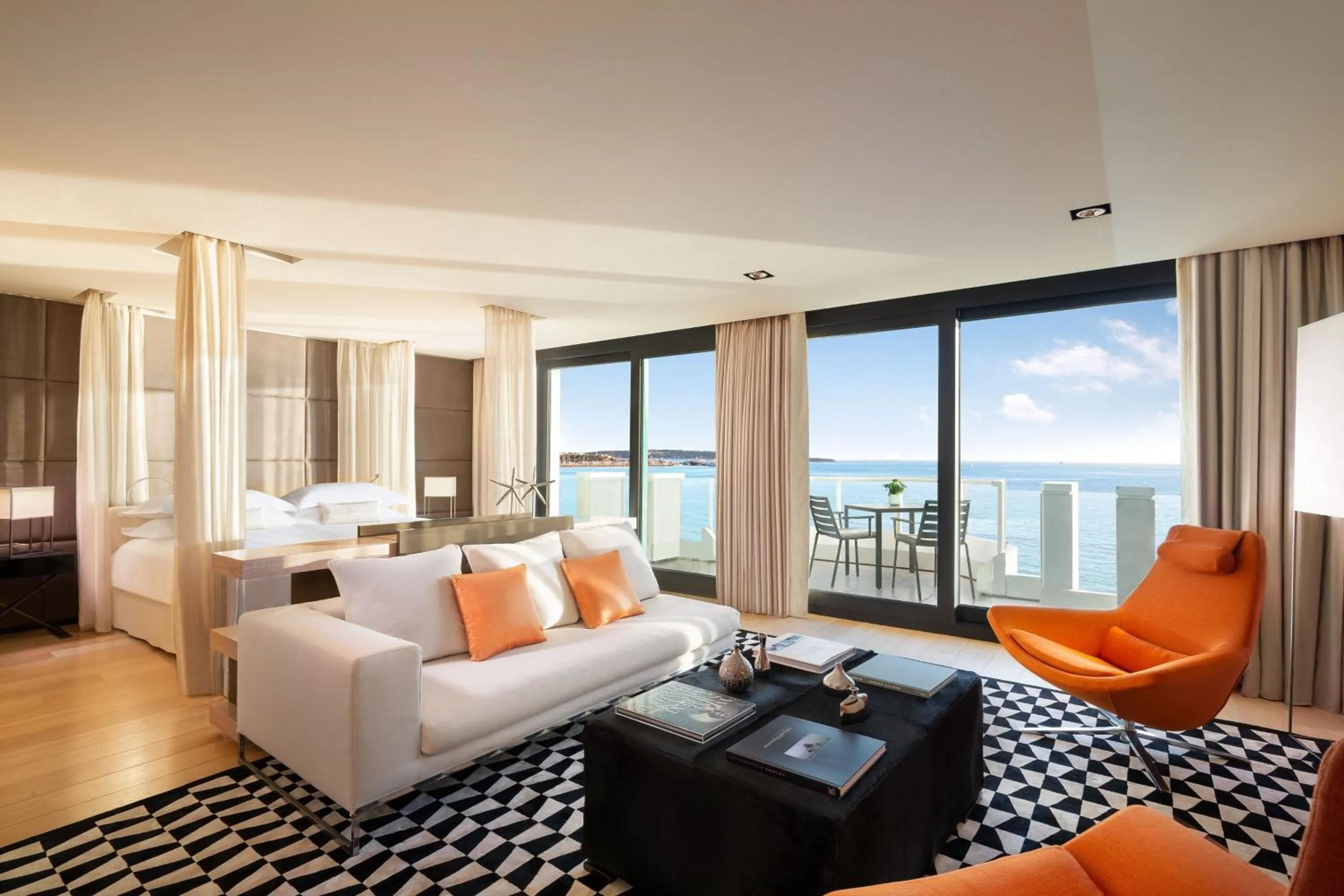 Bedroom, Bed in JW Marriott Cannes