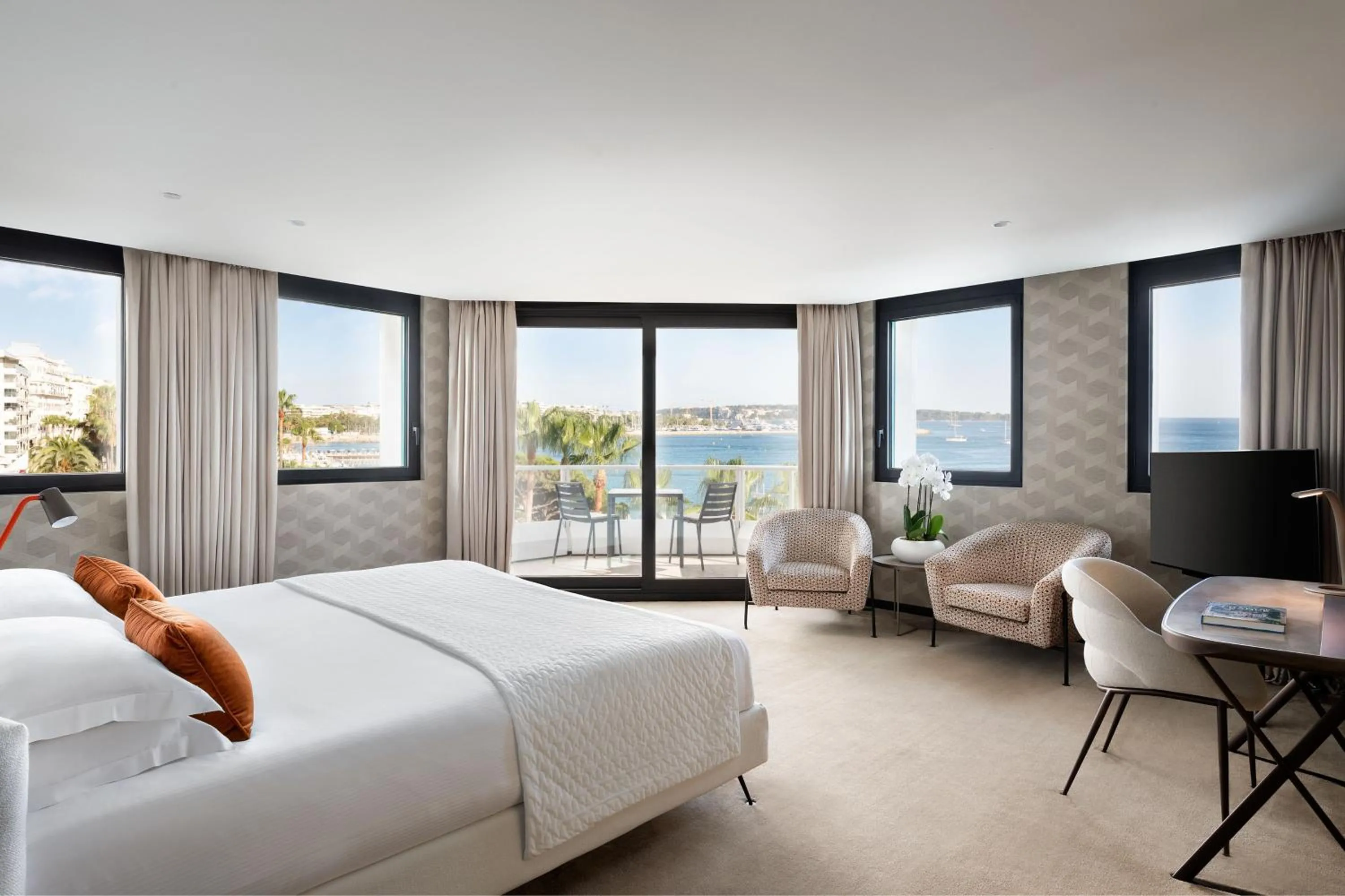 Bedroom, Bed in JW Marriott Cannes