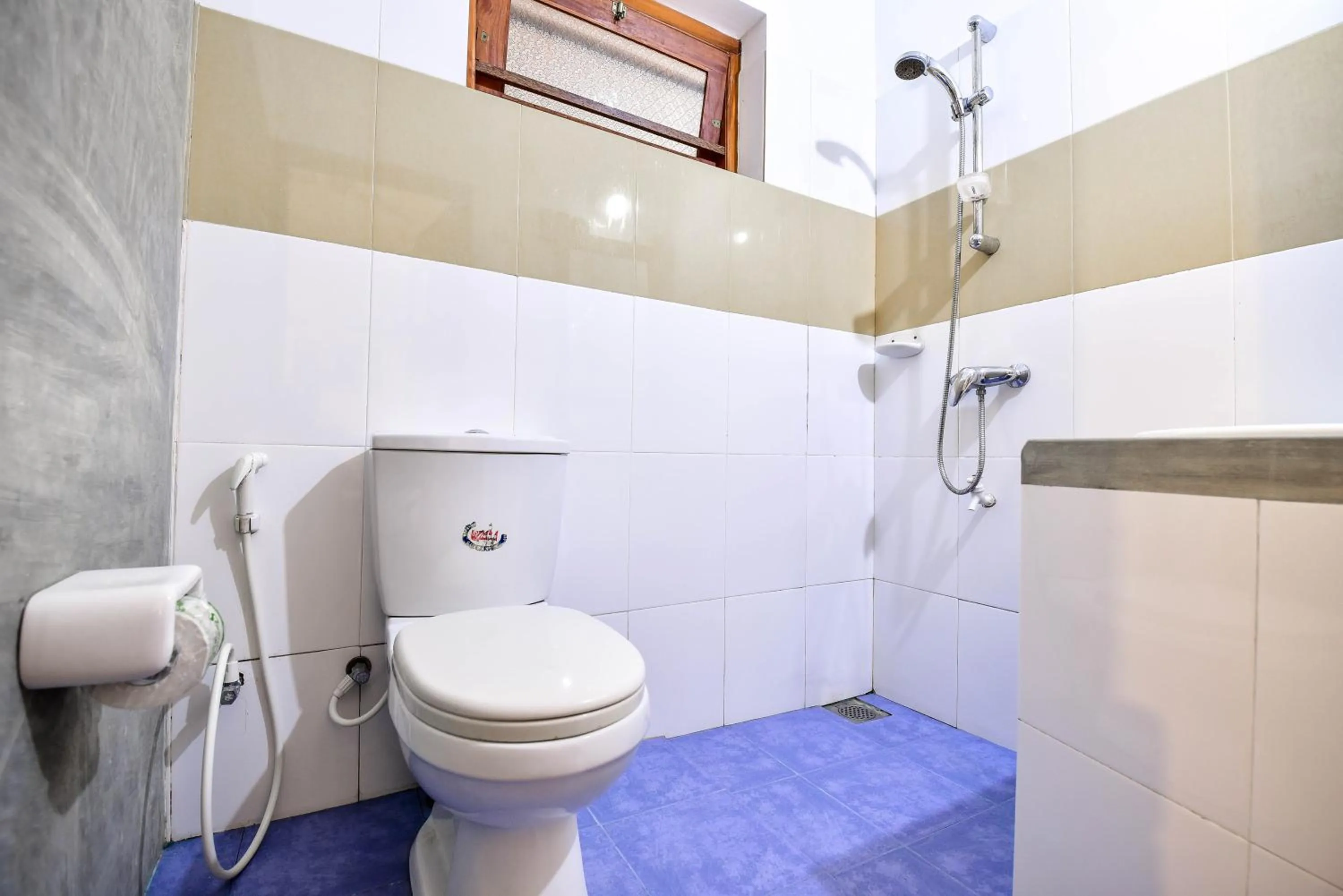 Shower in International Beach Hotel & Restaurant