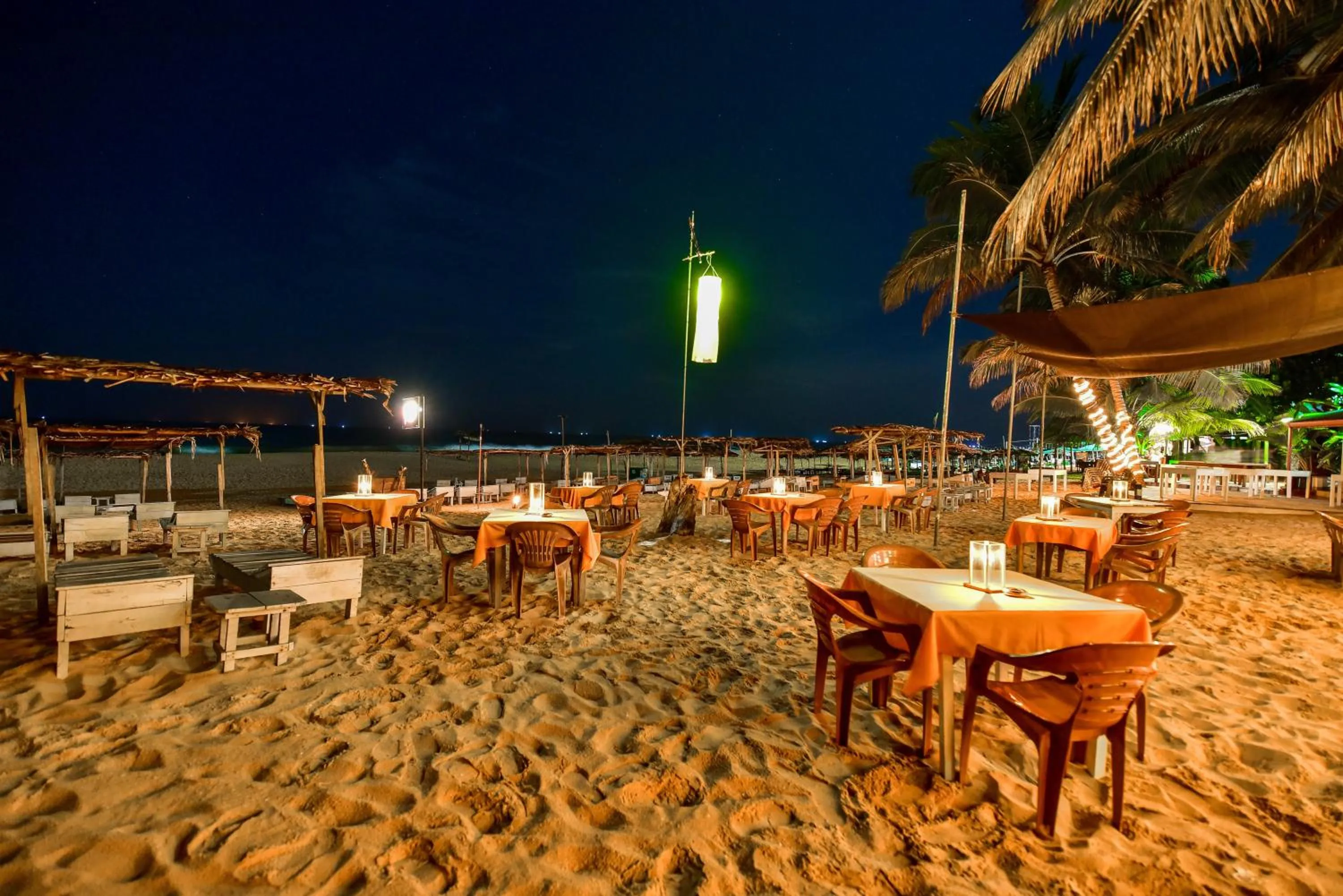 Restaurant/places to eat in International Beach Hotel & Restaurant