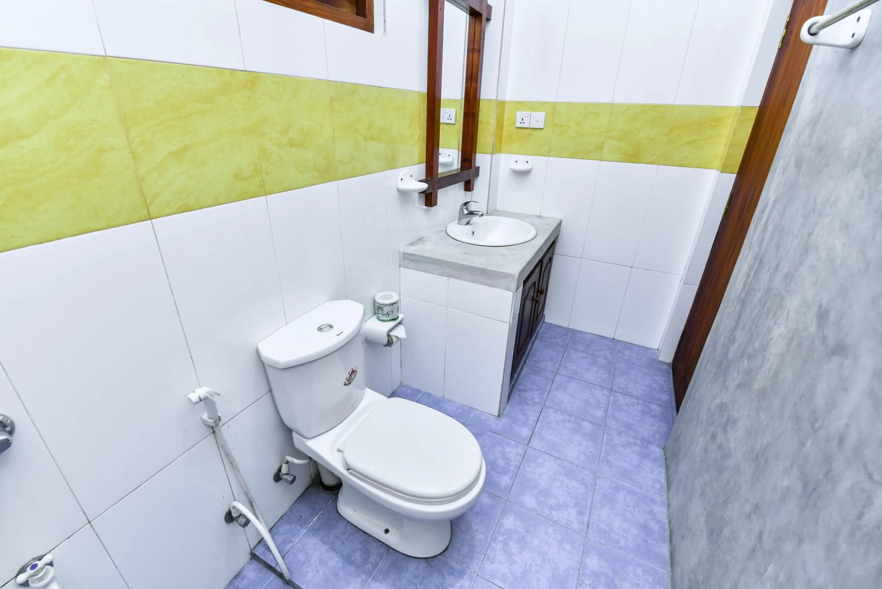 Toilet in International Beach Hotel & Restaurant