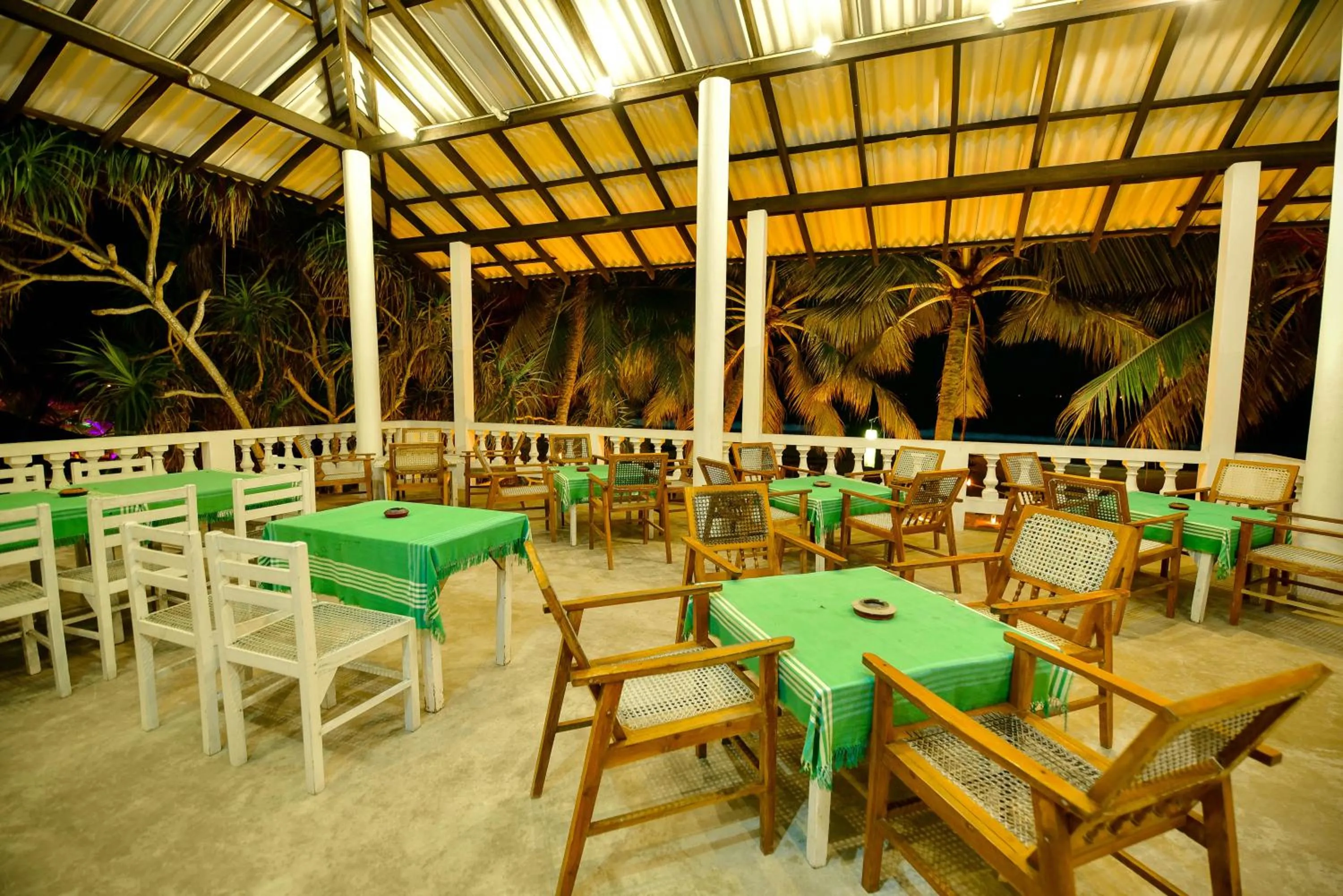 Restaurant/places to eat in International Beach Hotel & Restaurant