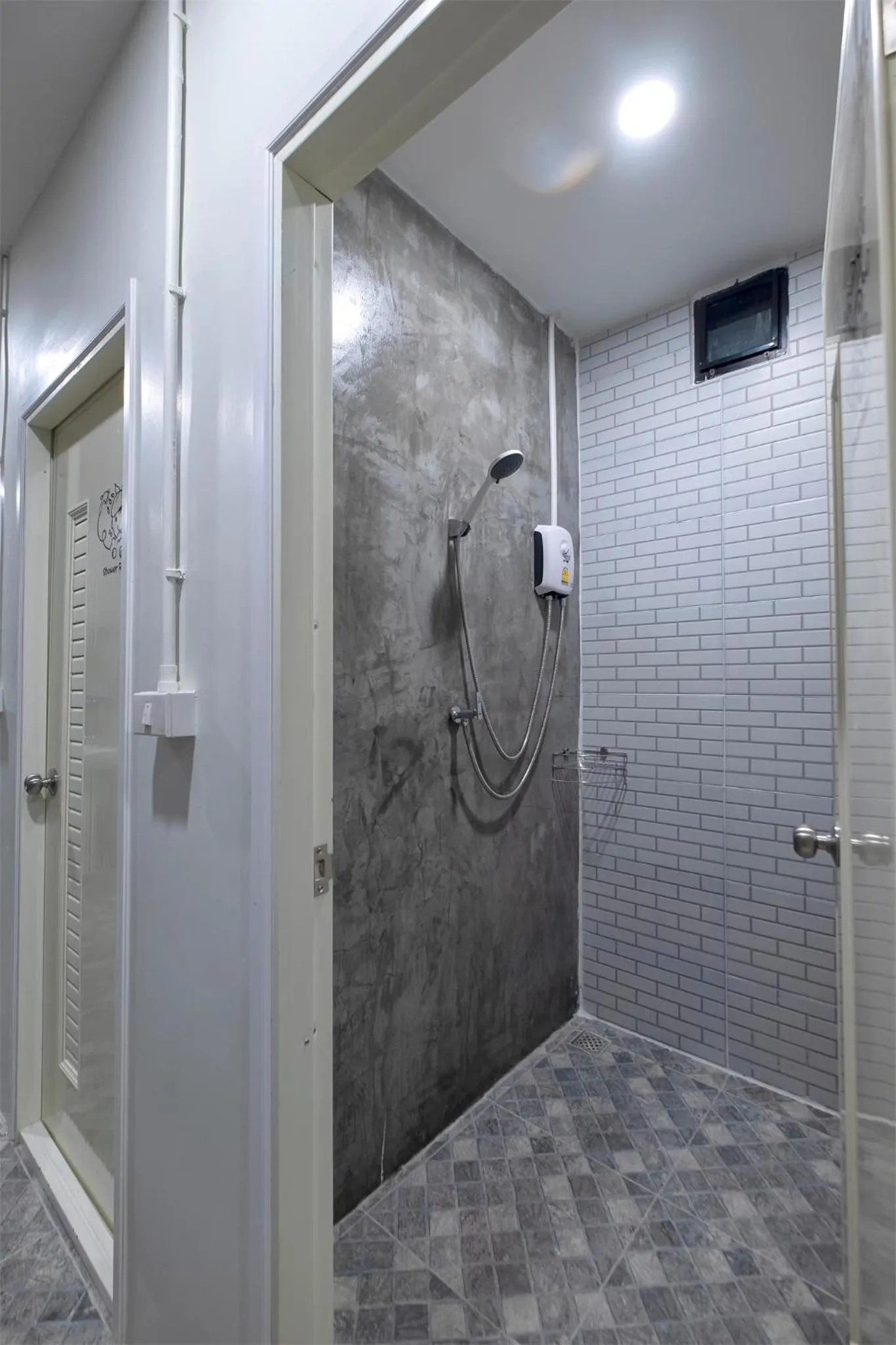 Shower in BED Friends Poshtel