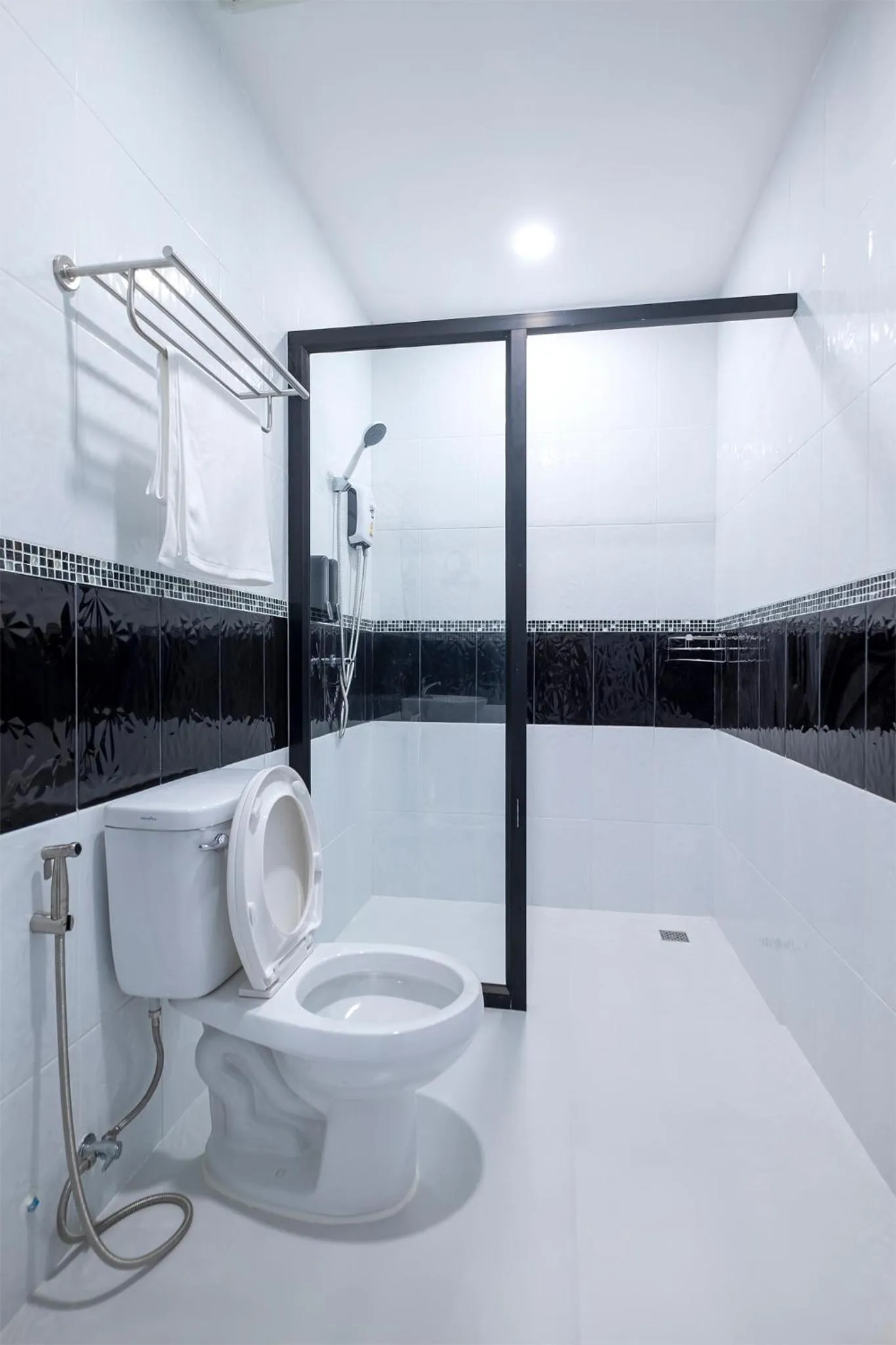 Toilet in BED Friends Poshtel